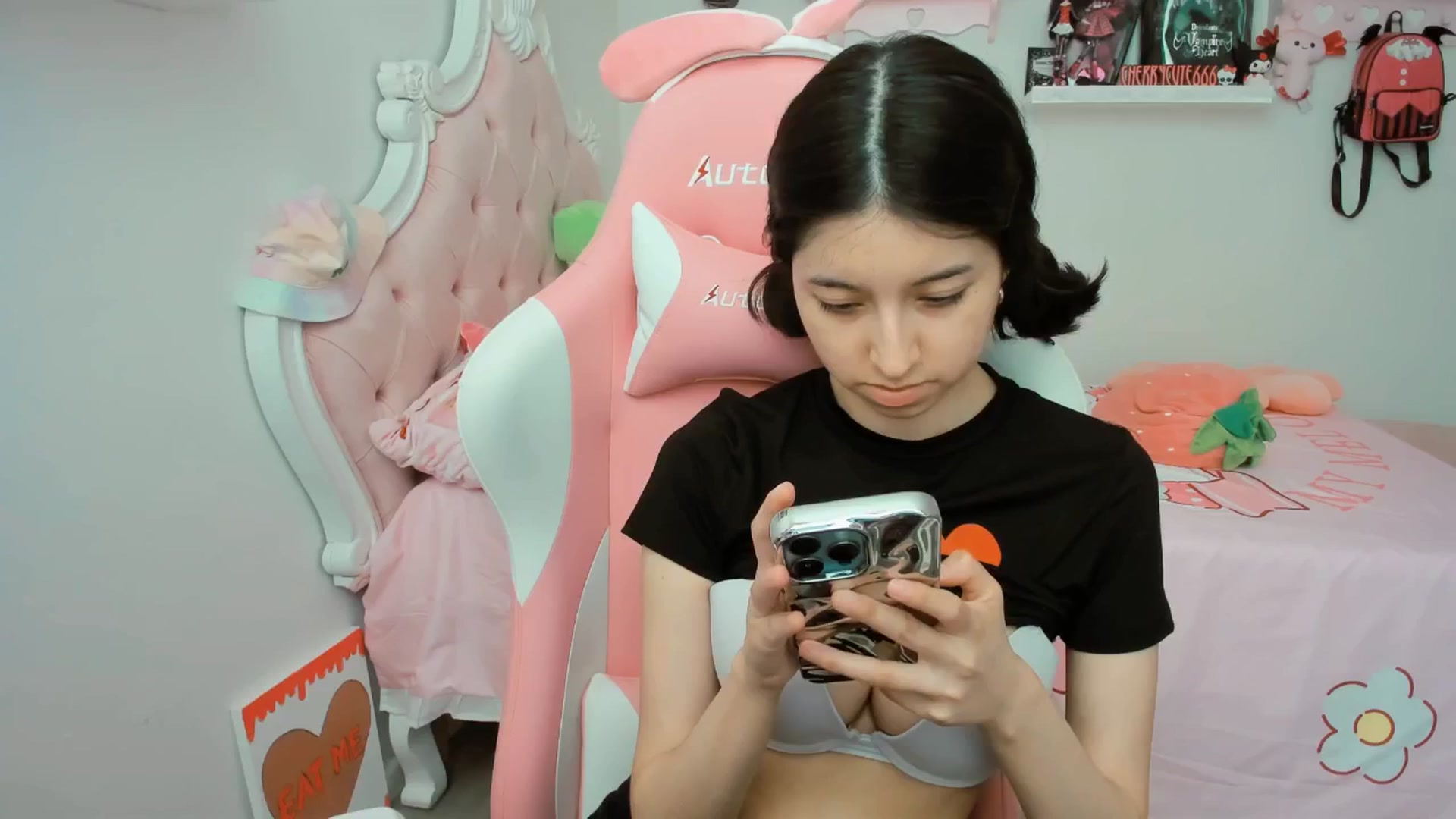Gallery image thumbnail from Cherrycute666's myfreecams stream on, 08/01/2025, 23:31 image 1 of 20