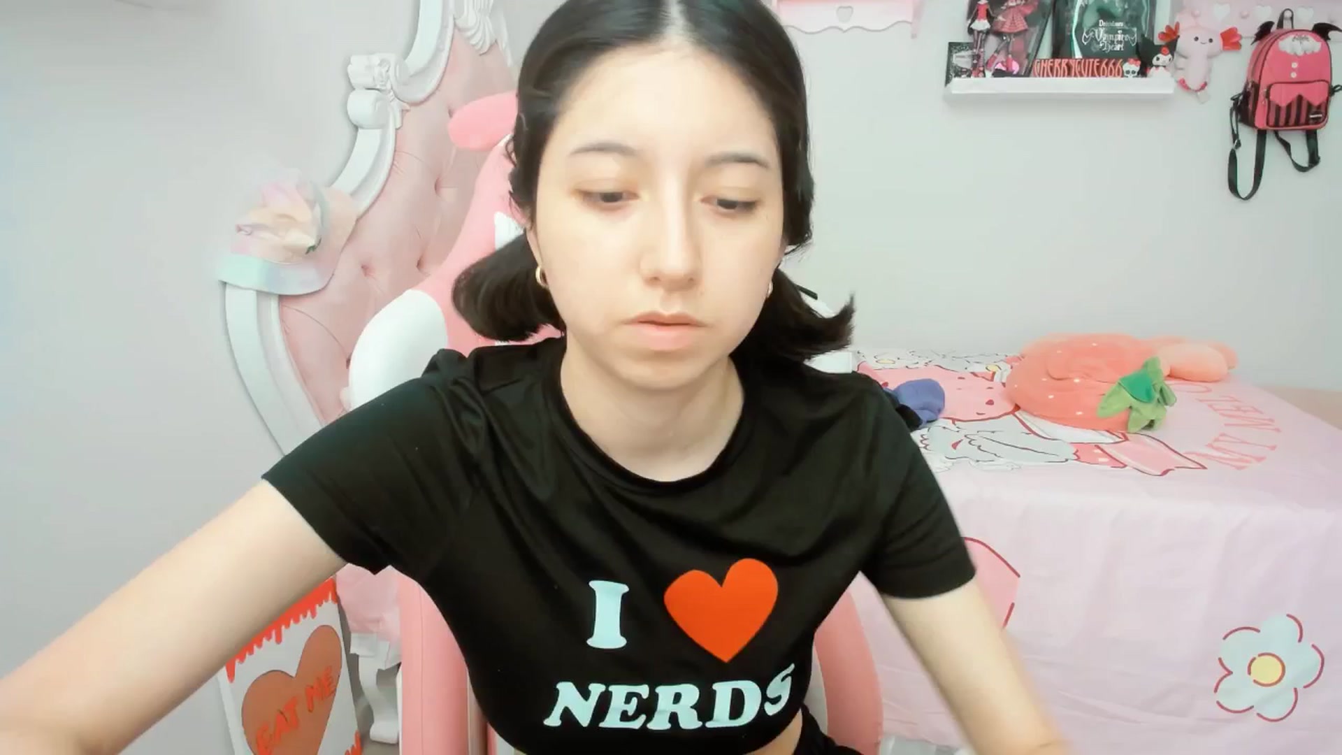 Gallery image thumbnail from Cherrycute666's myfreecams stream on, 08/01/2025, 23:31 image 3 of 20