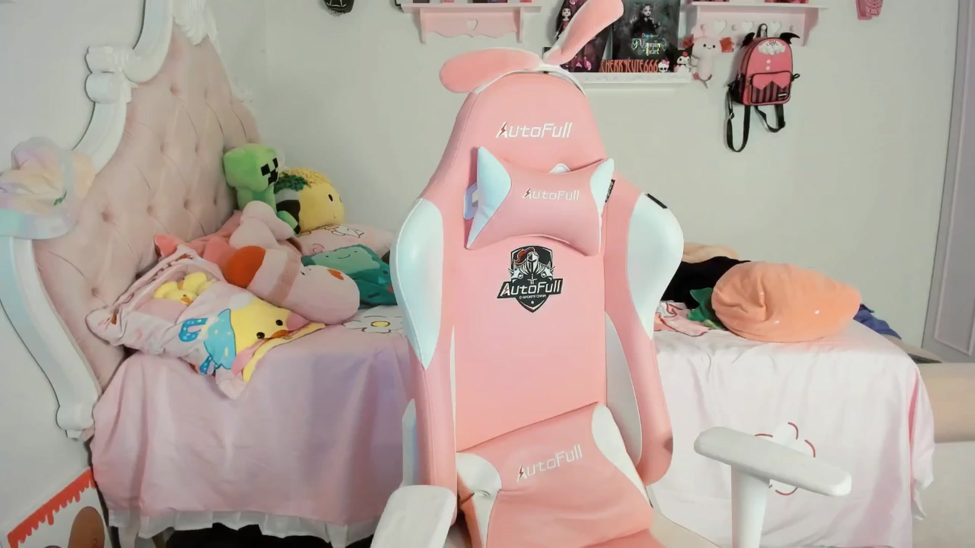 Gallery image thumbnail from Cherrycute666's myfreecams stream on, 08/02/2025, 04:25 image 15 of 20