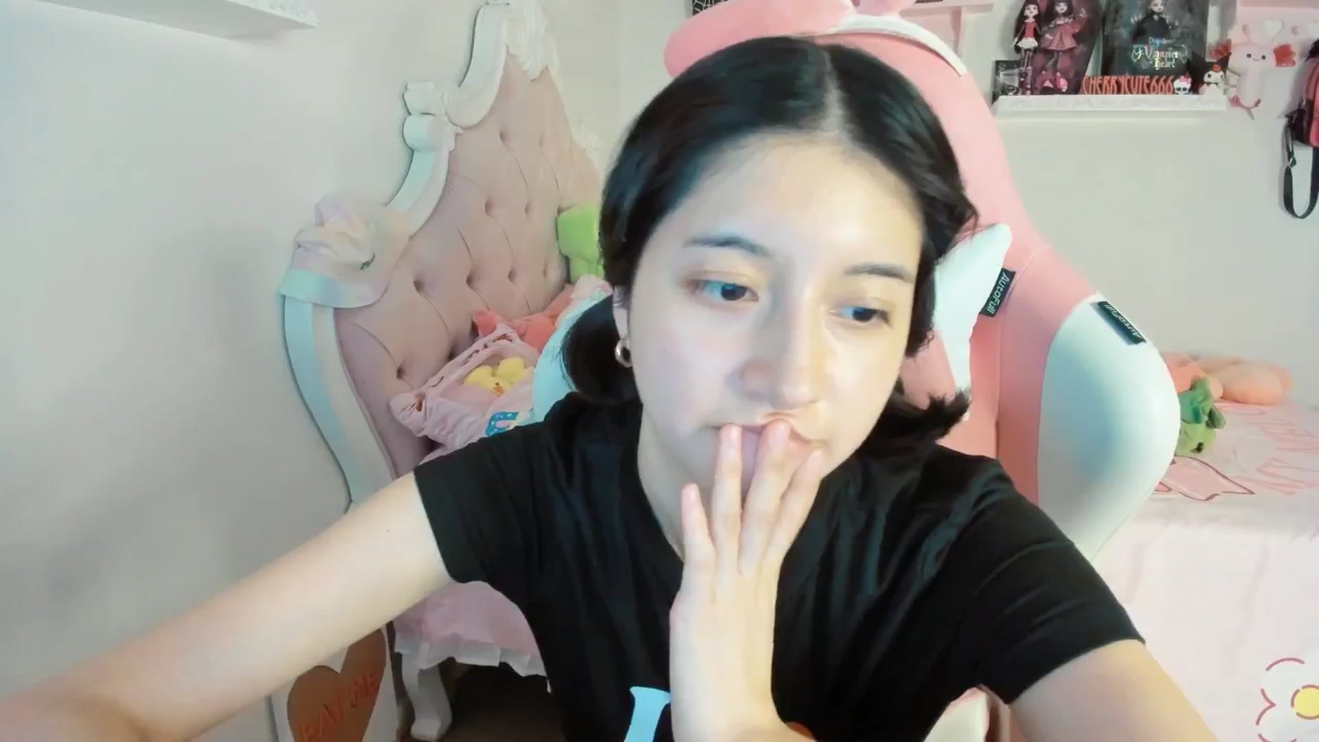 Gallery image thumbnail from Cherrycute666's myfreecams stream on, 08/02/2025, 04:25 image 6 of 20