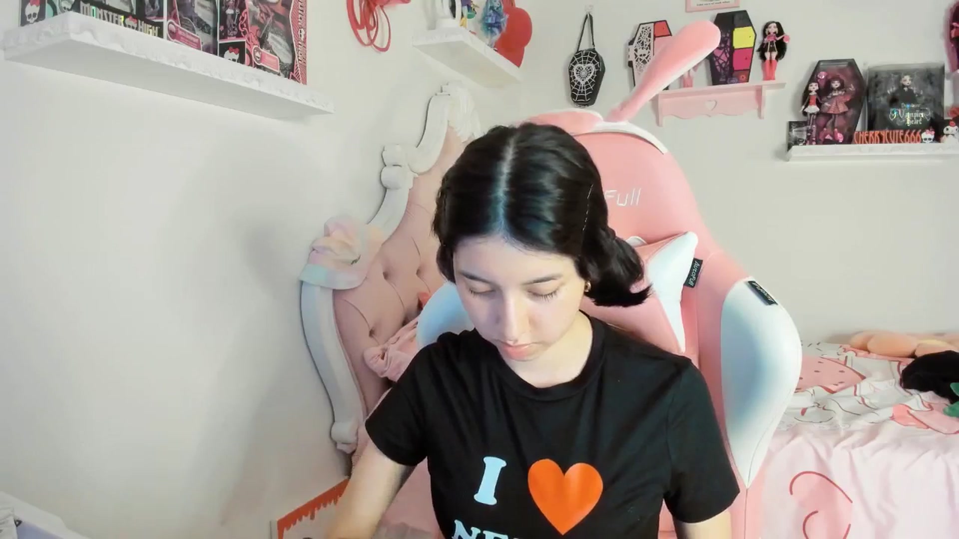 Gallery image thumbnail from Cherrycute666's myfreecams stream on, 08/02/2025, 04:25 image 17 of 20
