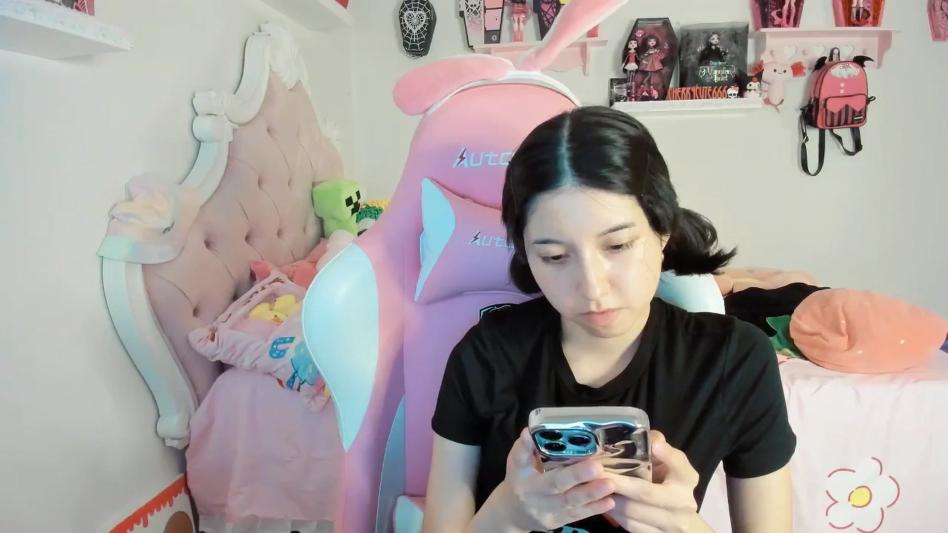 Gallery image thumbnail from Cherrycute666's myfreecams stream on, 08/02/2025, 04:25 image 12 of 20