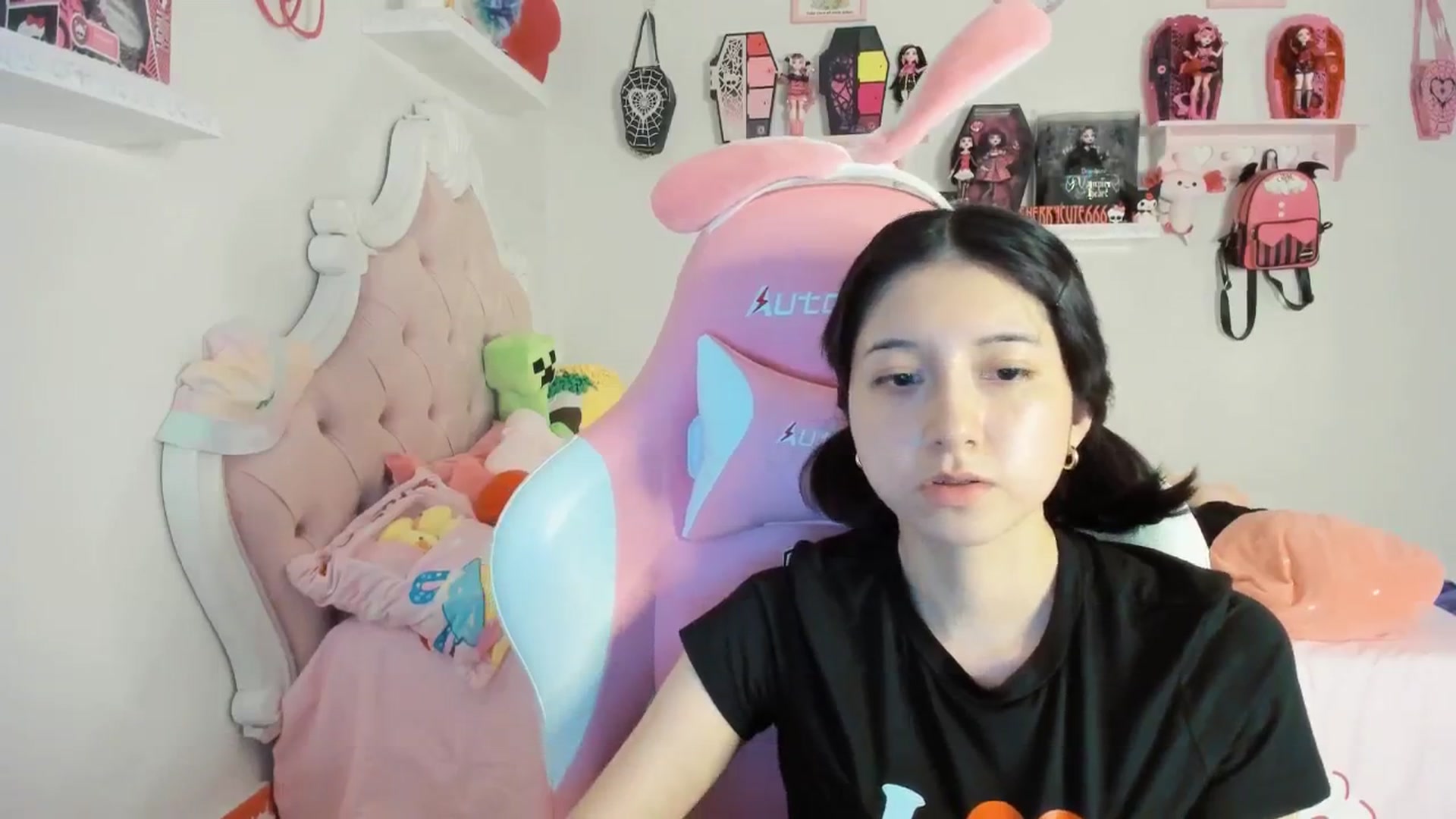 Gallery image thumbnail from Cherrycute666's myfreecams stream on, 08/02/2025, 04:25 image 14 of 20