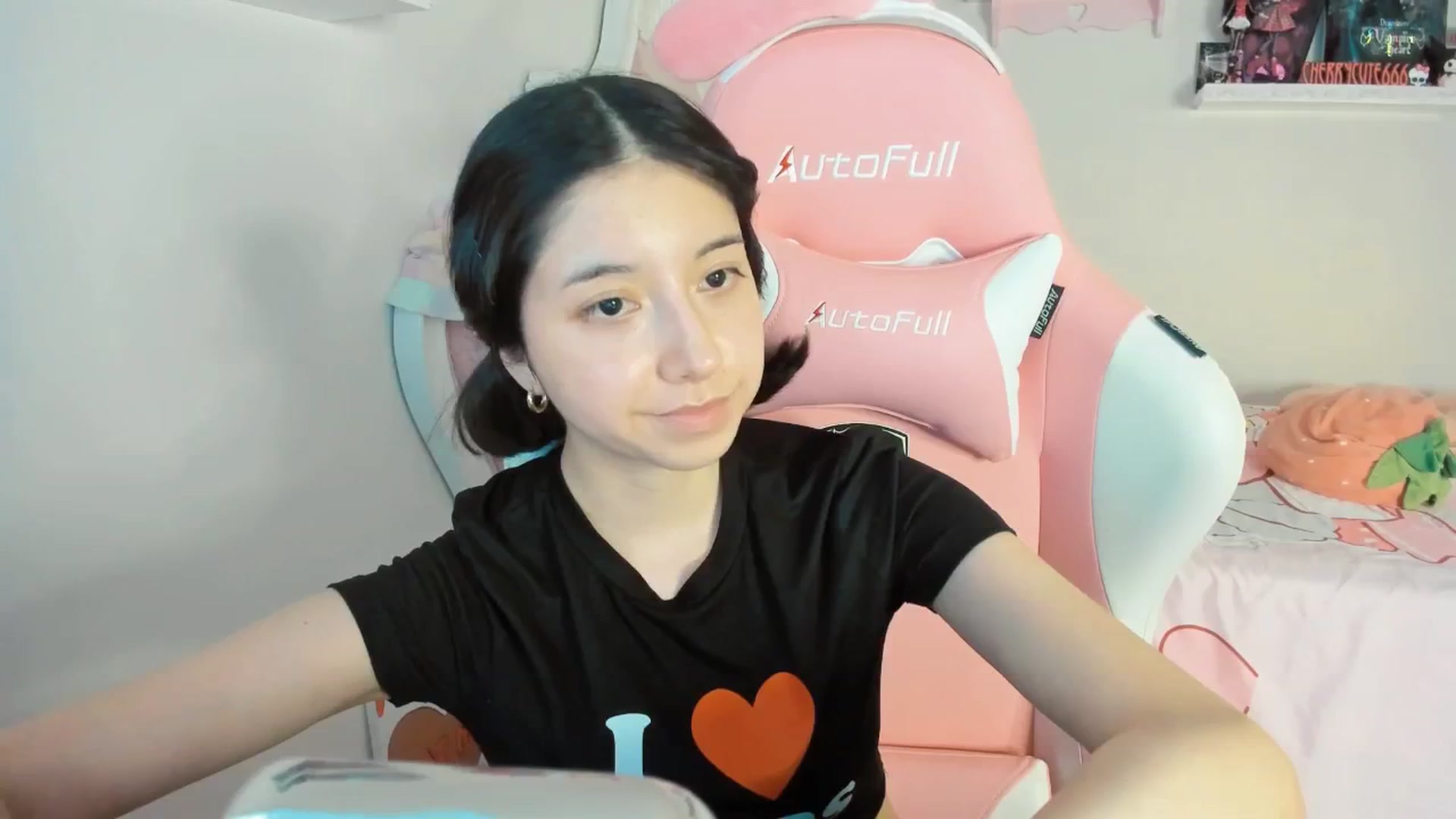 Gallery image thumbnail from Cherrycute666's myfreecams stream on, 08/02/2025, 04:25 image 5 of 20