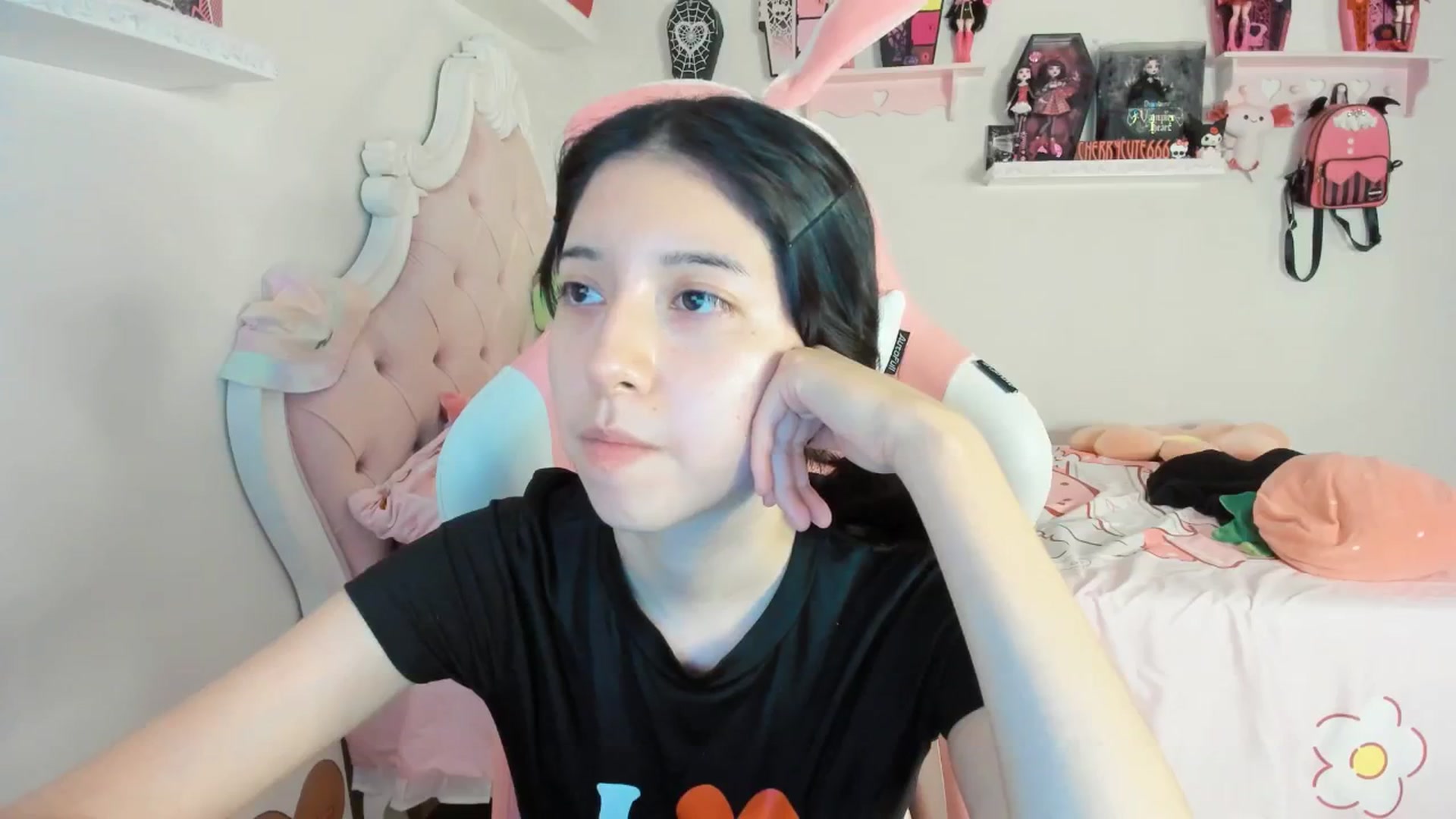 Gallery image thumbnail from Cherrycute666's myfreecams stream on, 08/02/2025, 04:25 image 16 of 20