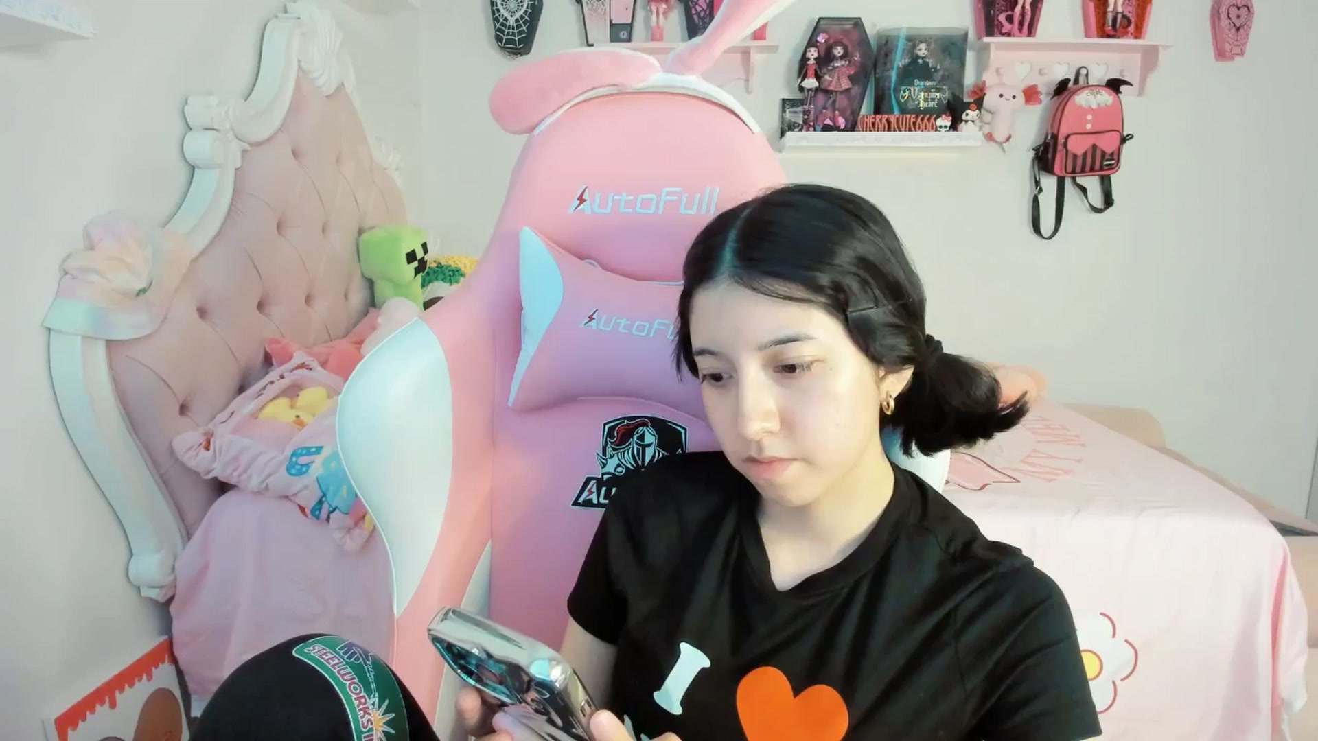 Gallery image thumbnail from Cherrycute666's myfreecams stream on, 08/02/2025, 04:25 image 3 of 20