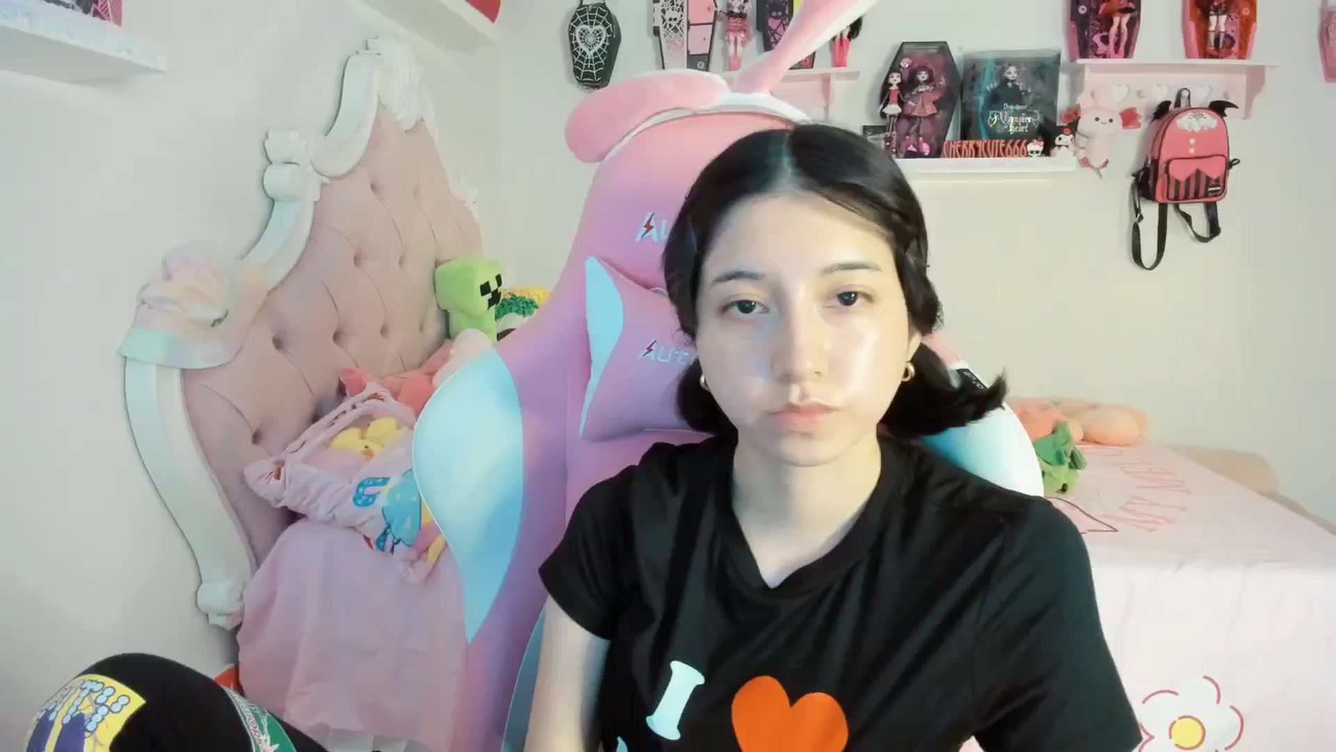 Gallery image thumbnail from Cherrycute666's myfreecams stream on, 08/02/2025, 04:31 image 4 of 20