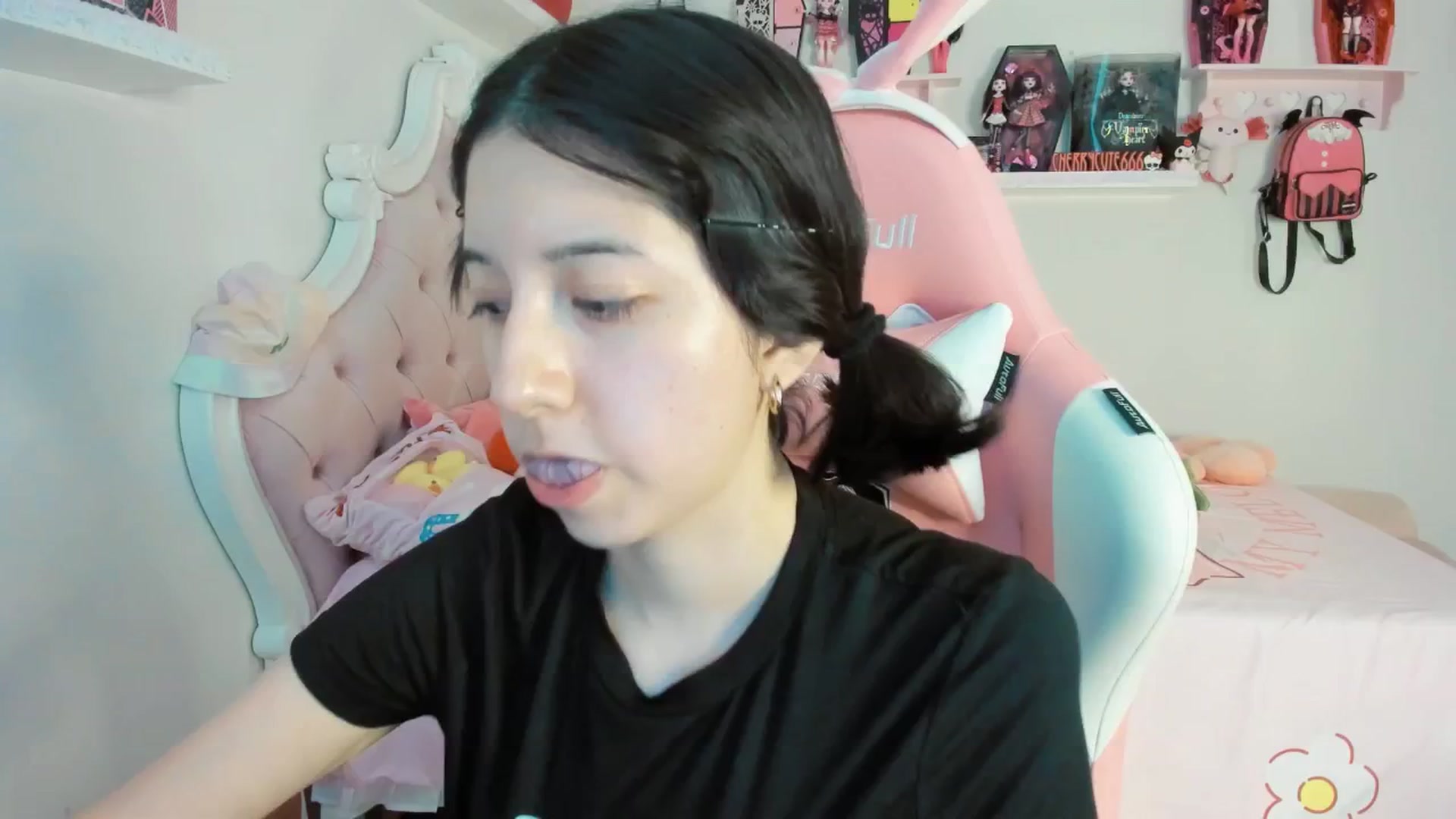 Gallery image thumbnail from Cherrycute666's myfreecams stream on, 08/02/2025, 04:31 image 3 of 20