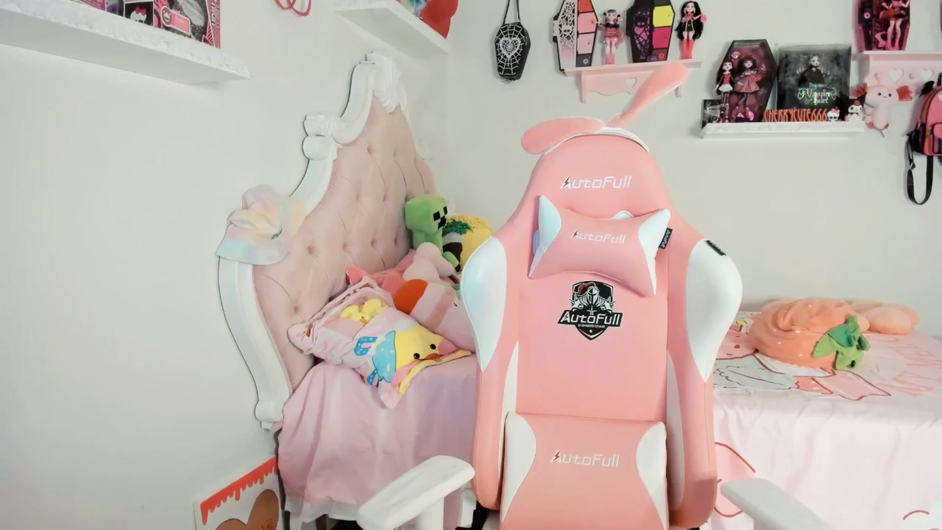 Gallery image thumbnail from Cherrycute666's myfreecams stream on, 08/02/2025, 04:31 image 6 of 20