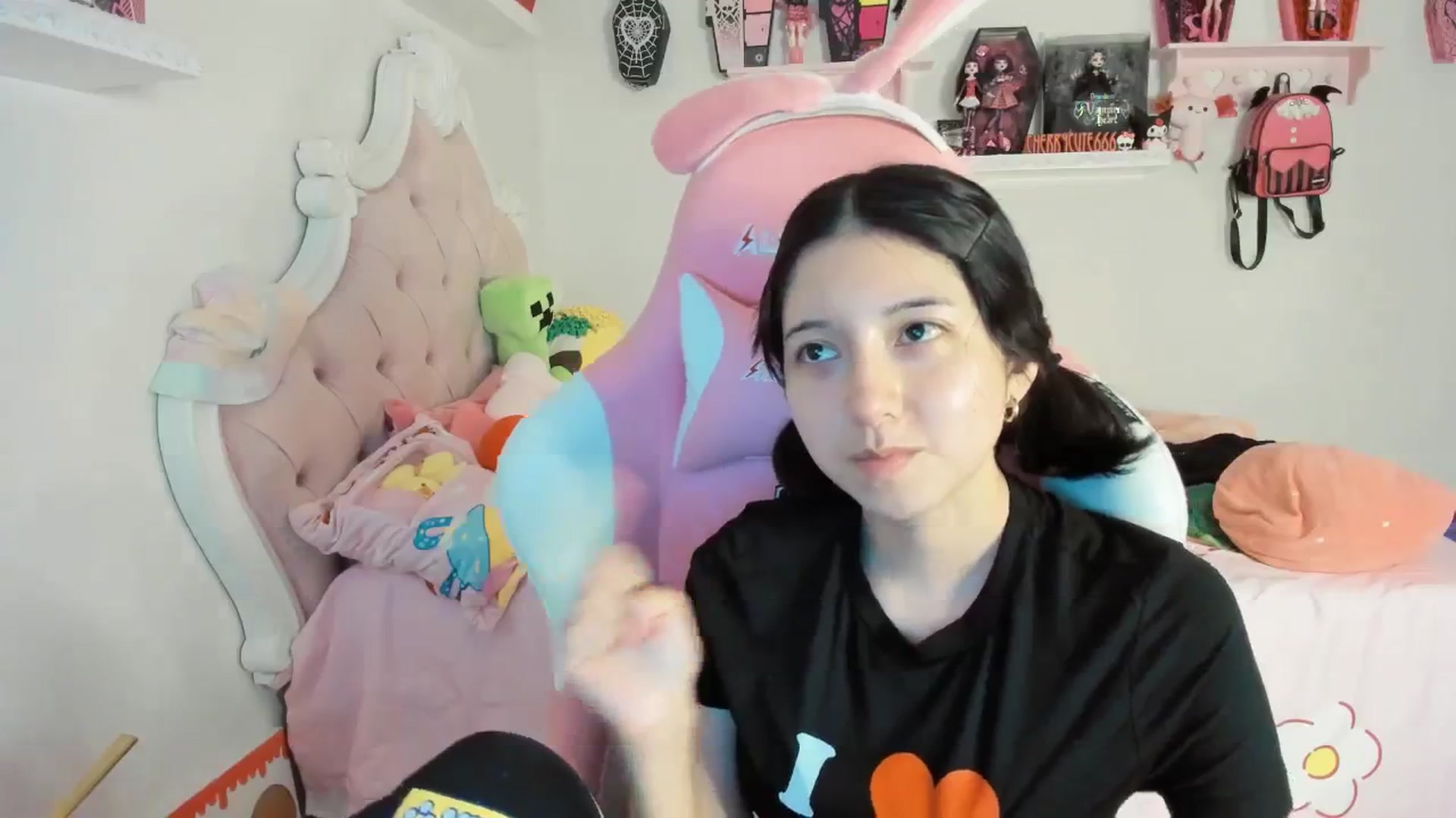 Gallery image thumbnail from Cherrycute666's myfreecams stream on, 08/02/2025, 04:31 image 12 of 20