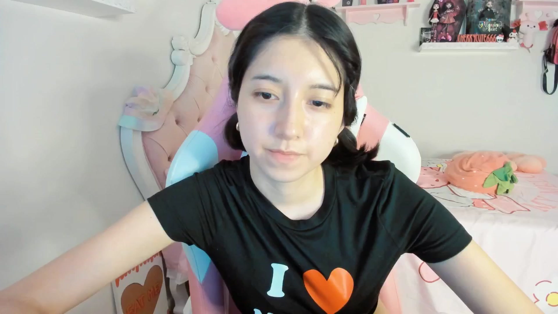 Gallery image thumbnail from Cherrycute666's myfreecams stream on, 08/02/2025, 04:31 image 5 of 20