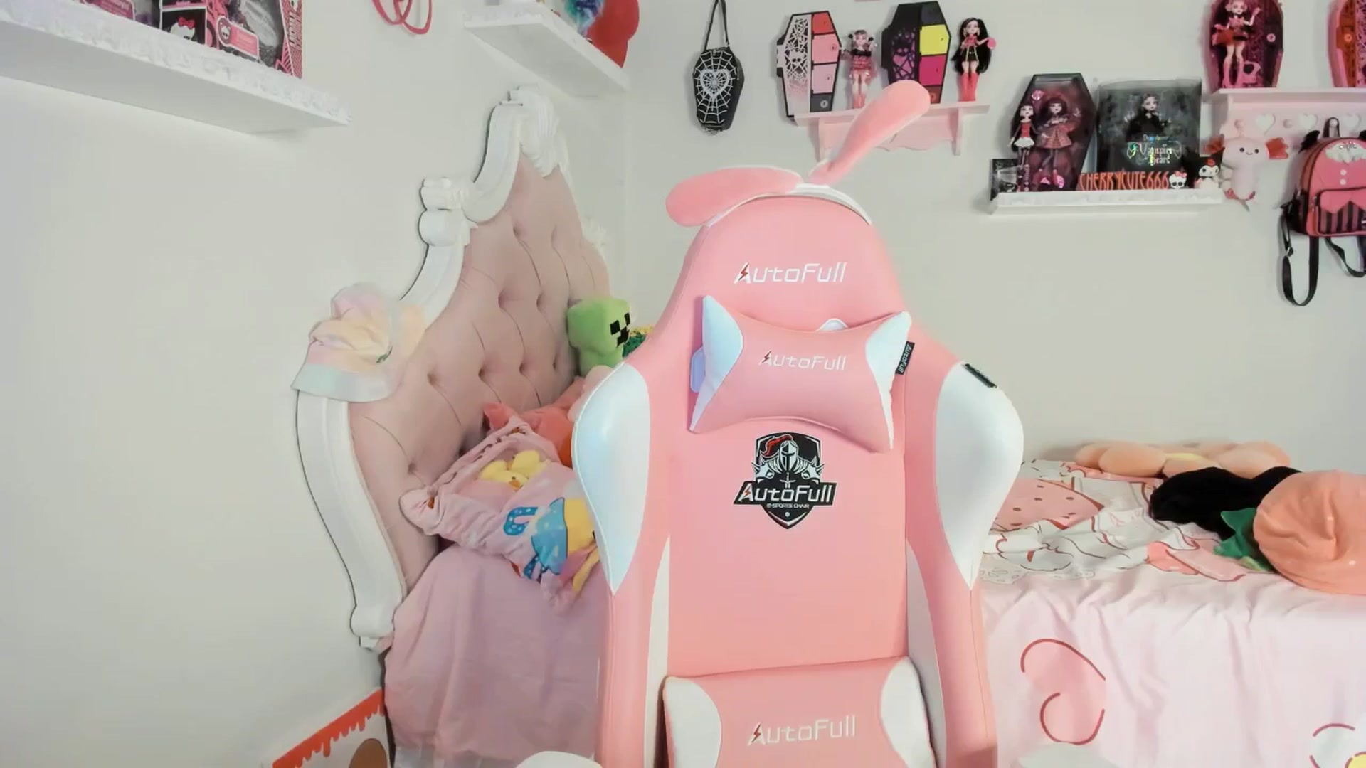 Gallery image thumbnail from Cherrycute666's myfreecams stream on, 08/02/2025, 04:31 image 16 of 20