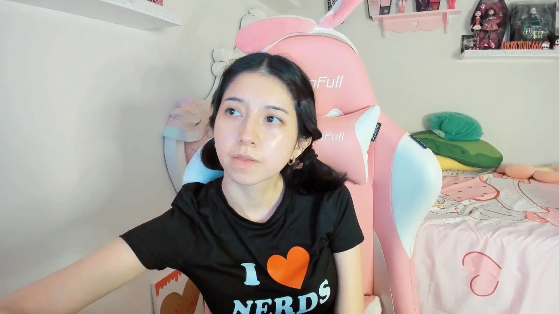 Gallery image thumbnail from Cherrycute666's myfreecams stream on, 08/02/2025, 08:32 image 20 of 20