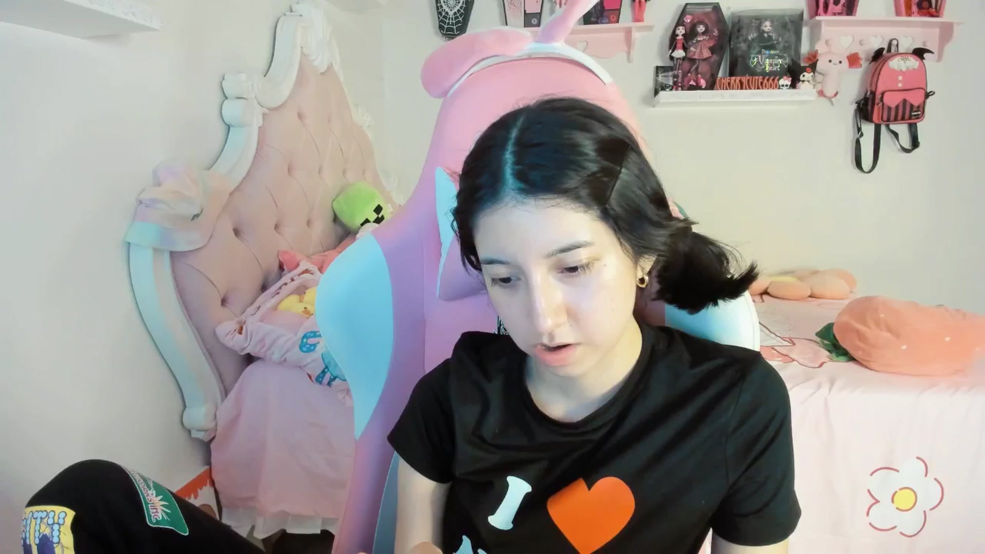 Gallery image thumbnail from Cherrycute666's myfreecams stream on, 08/02/2025, 08:32 image 18 of 20
