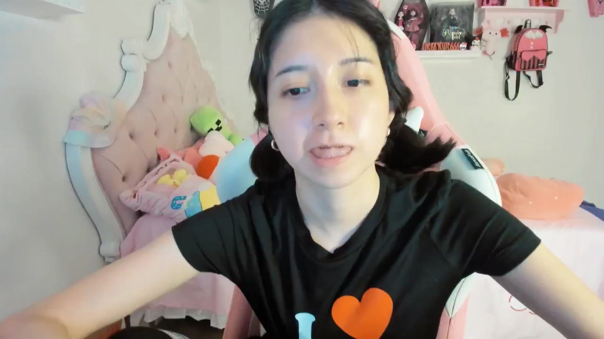 Gallery image thumbnail from Cherrycute666's myfreecams stream on, 08/02/2025, 08:32 image 11 of 20