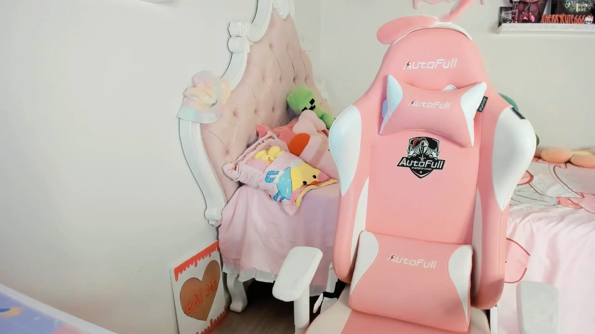 Gallery image thumbnail from Cherrycute666's myfreecams stream on, 08/02/2025, 08:32 image 15 of 20