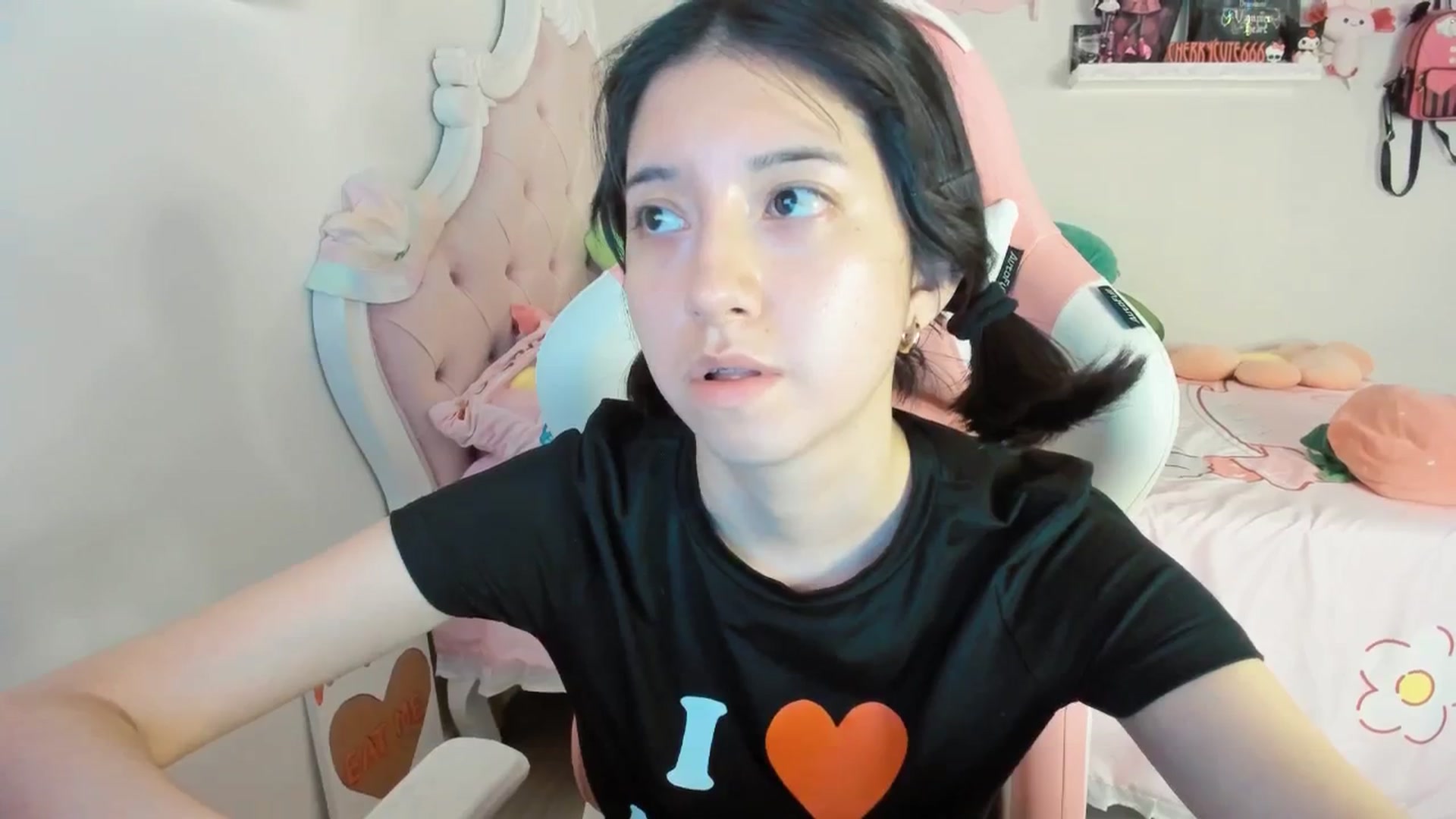 Gallery image thumbnail from Cherrycute666's myfreecams stream on, 08/02/2025, 08:32 image 13 of 20