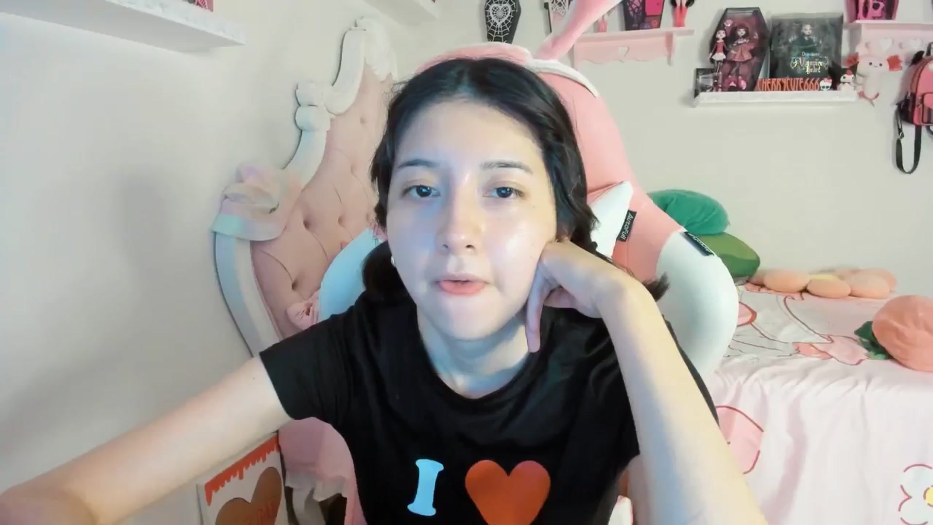 Gallery image thumbnail from Cherrycute666's myfreecams stream on, 08/02/2025, 08:32 image 17 of 20