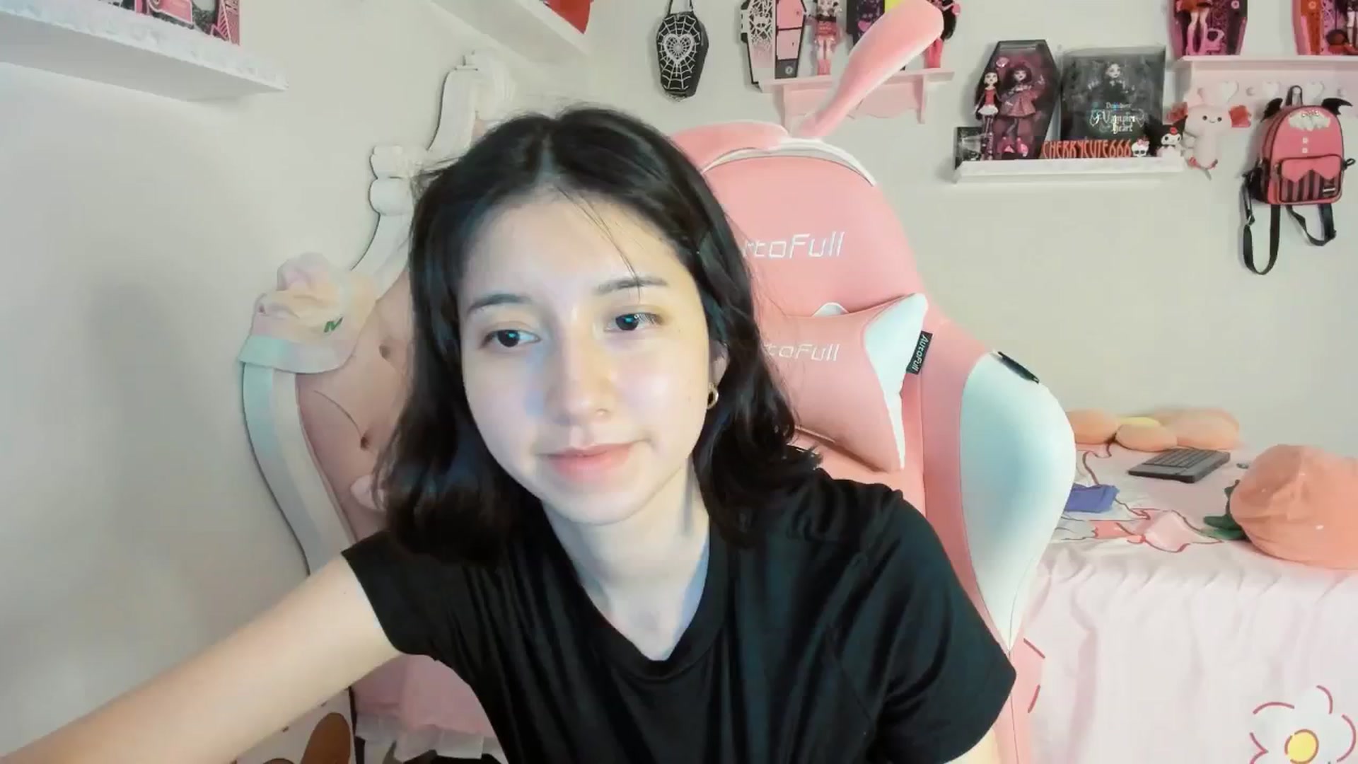 Gallery image thumbnail from Cherrycute666's myfreecams stream on, 08/02/2025, 09:31 image 12 of 20