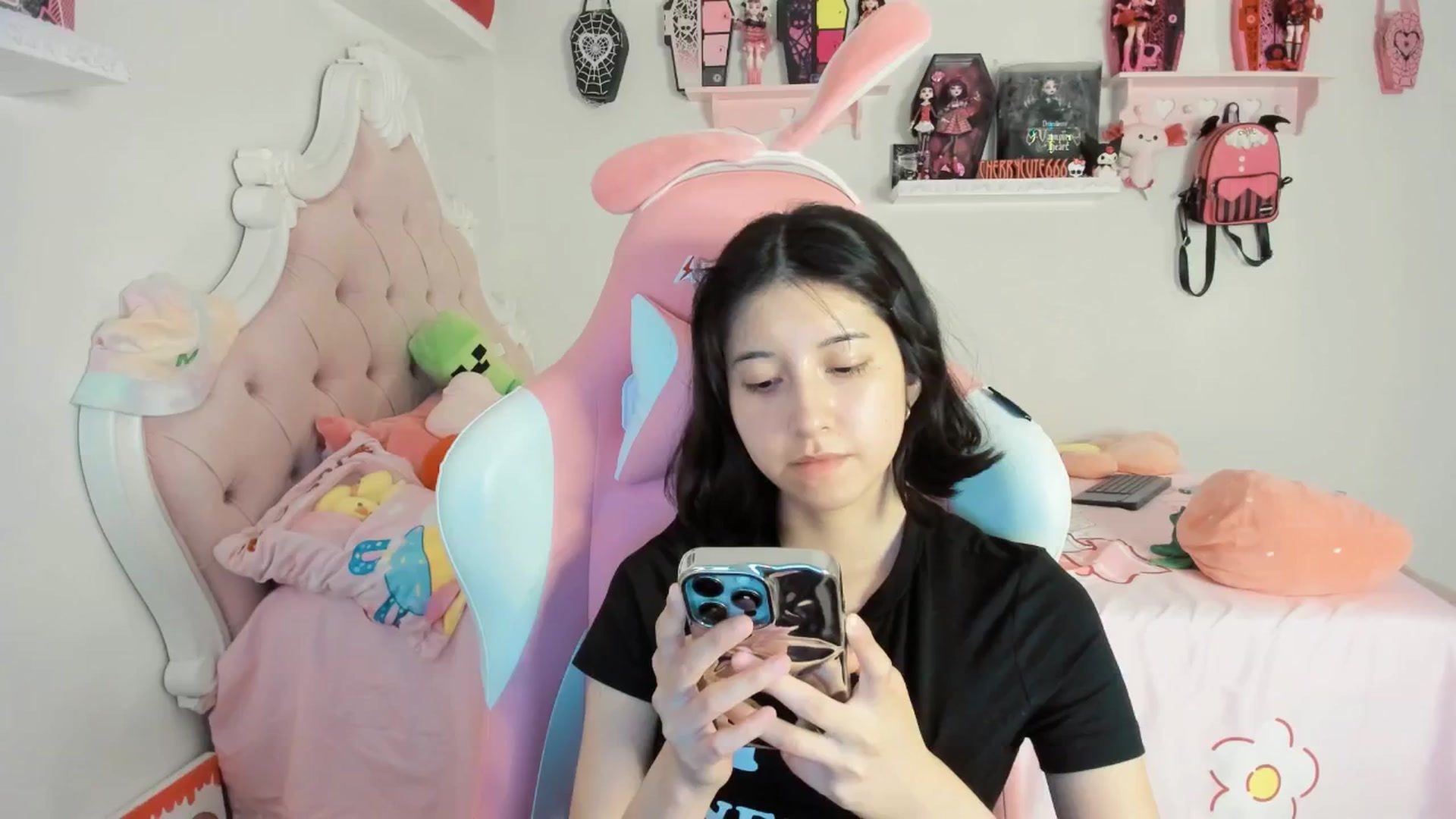 Gallery image thumbnail from Cherrycute666's myfreecams stream on, 08/02/2025, 09:31 image 2 of 20
