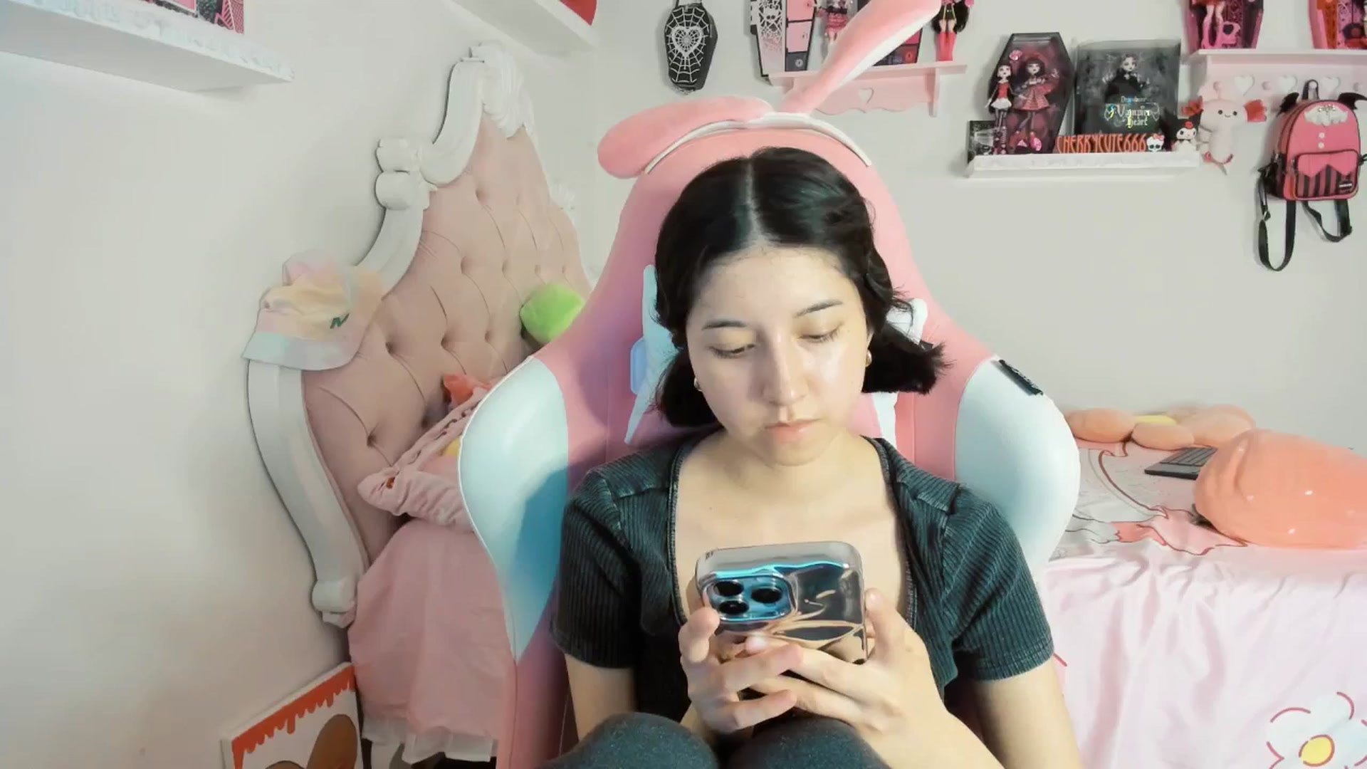 Gallery image thumbnail from Cherrycute666's myfreecams stream on, 08/03/2025, 04:12 image 18 of 20