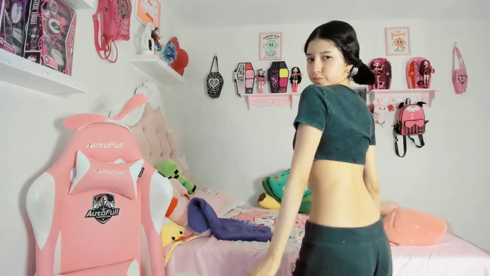 Gallery image thumbnail from Cherrycute666's myfreecams stream on, 08/03/2025, 04:12 image 8 of 20