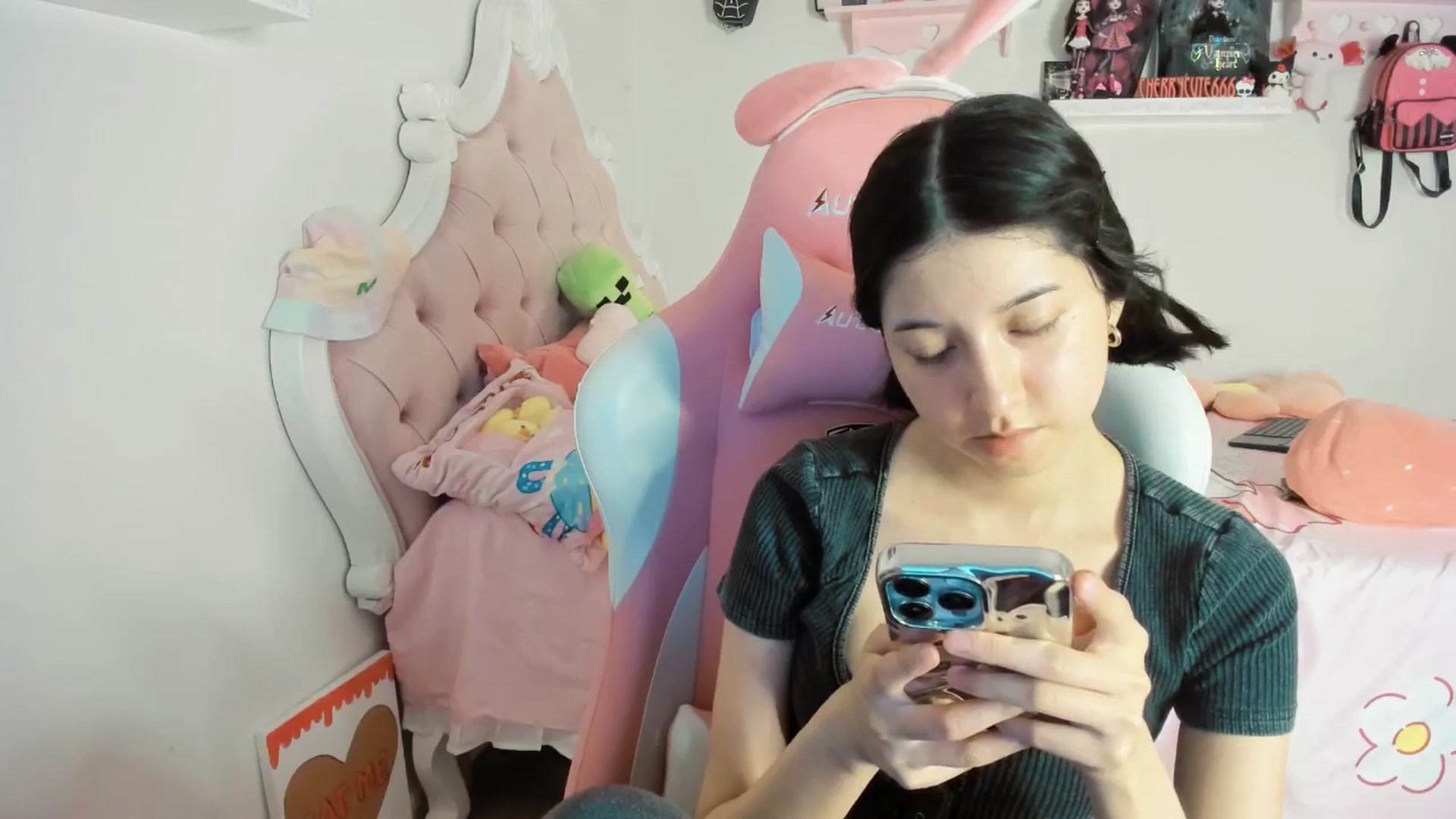 Gallery image thumbnail from Cherrycute666's myfreecams stream on, 08/03/2025, 04:12 image 6 of 20