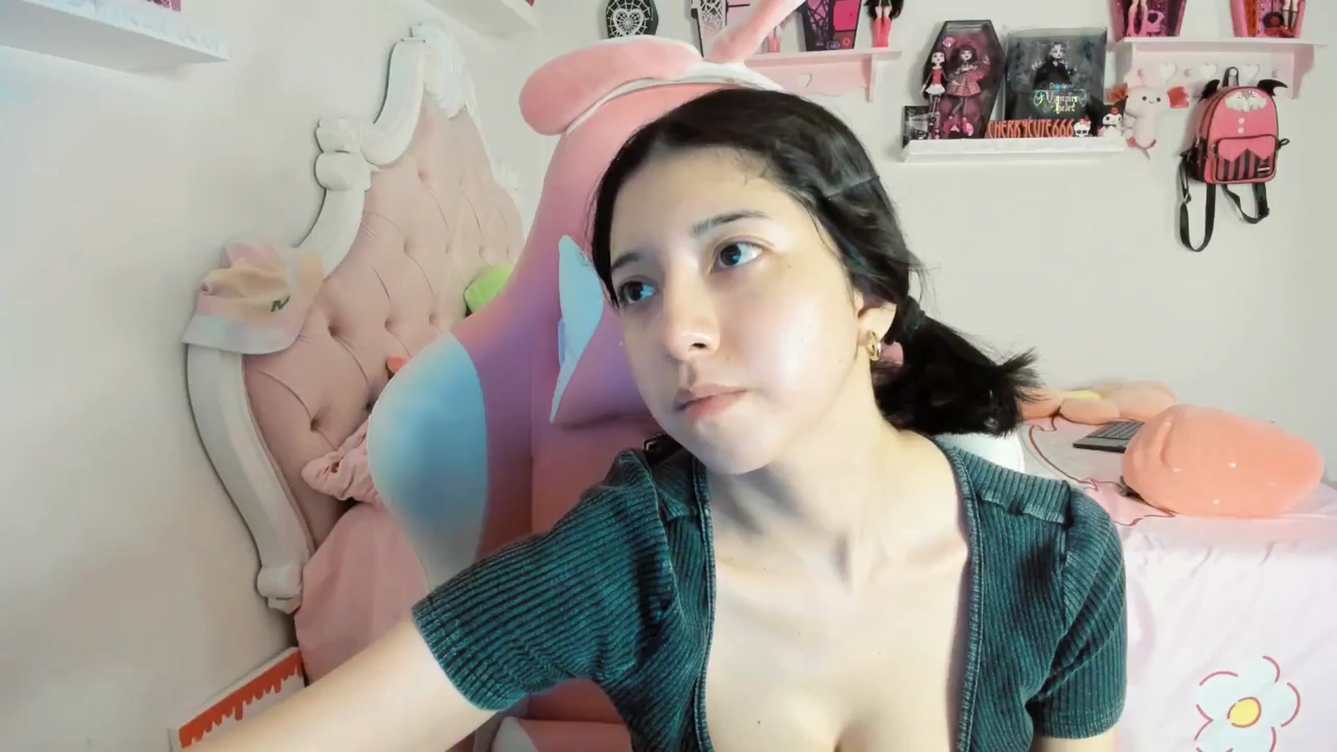 Gallery image thumbnail from Cherrycute666's myfreecams stream on, 08/03/2025, 04:12 image 14 of 20