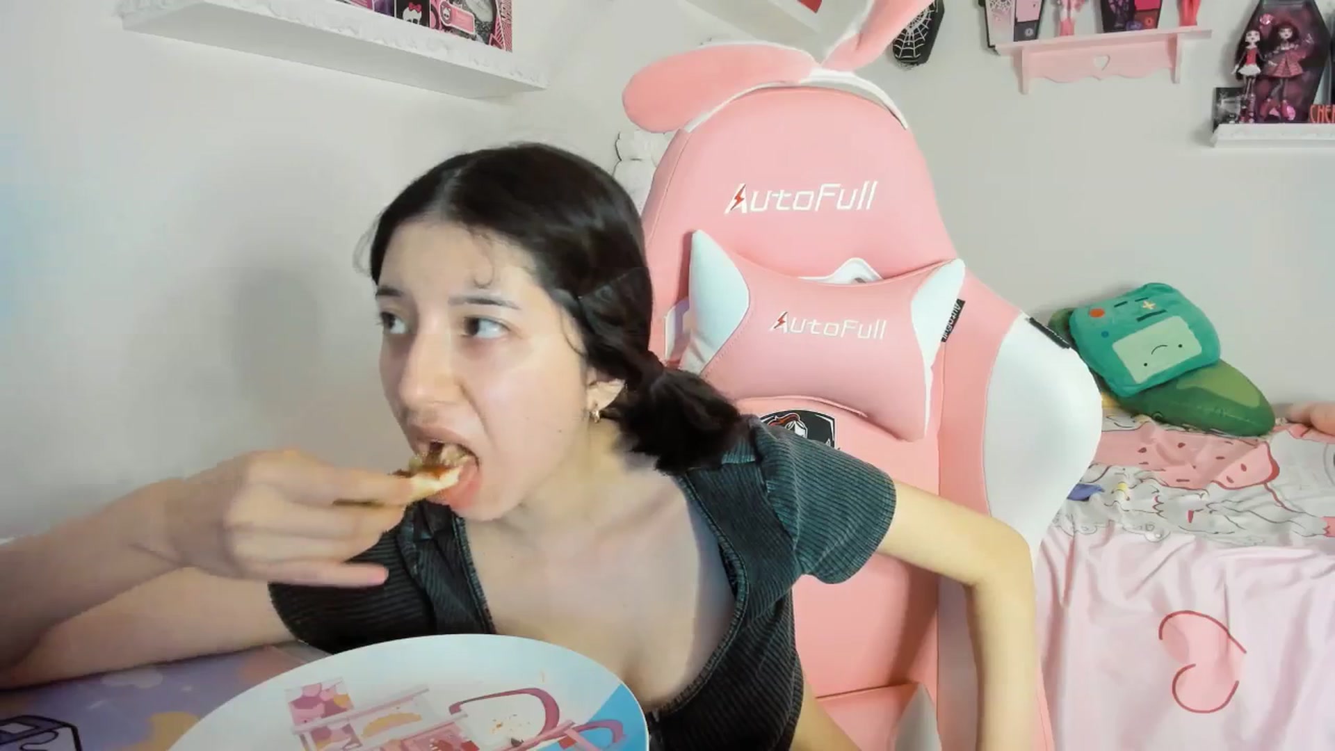 Gallery image thumbnail from Cherrycute666's myfreecams stream on, 08/03/2025, 04:12 image 11 of 20