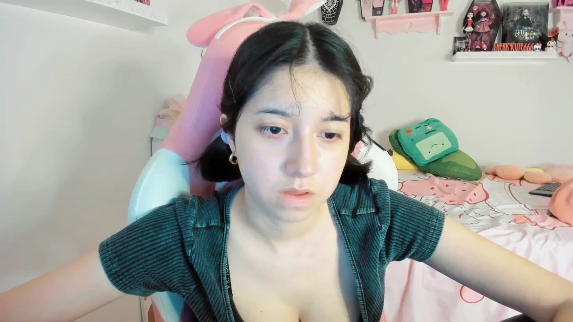 Gallery image thumbnail from Cherrycute666's myfreecams stream on, 08/03/2025, 06:03 image 15 of 20