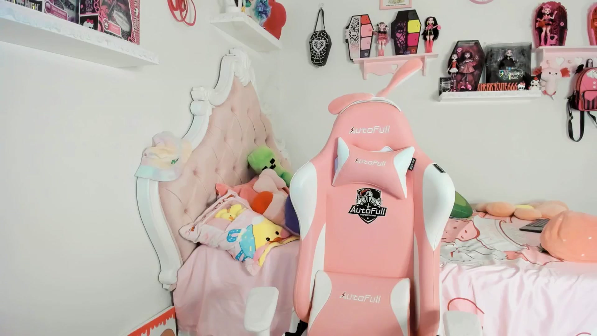 Gallery image thumbnail from Cherrycute666's myfreecams stream on, 08/03/2025, 06:03 image 3 of 20