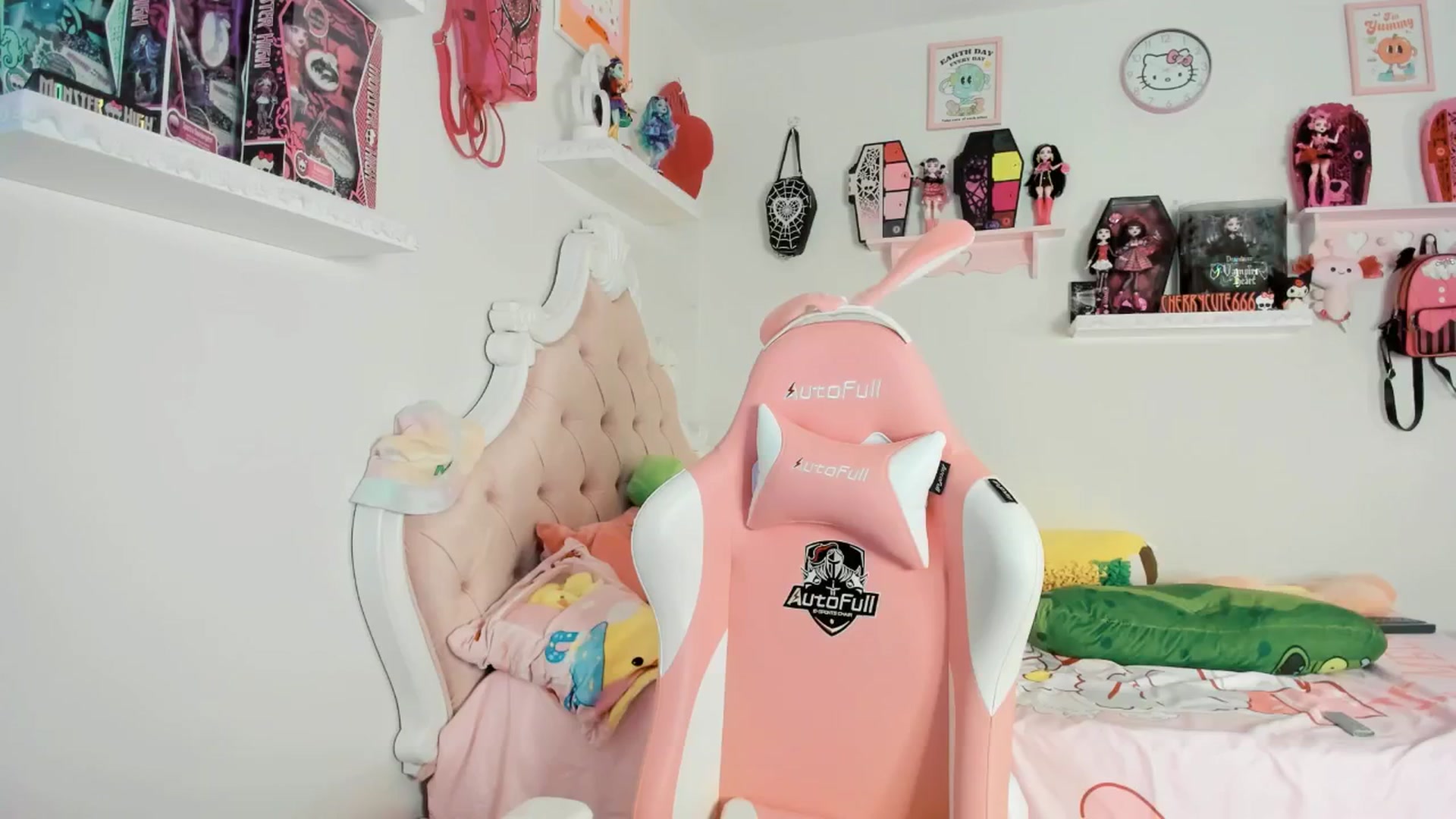 Gallery image thumbnail from Cherrycute666's myfreecams stream on, 08/03/2025, 09:43 image 9 of 20