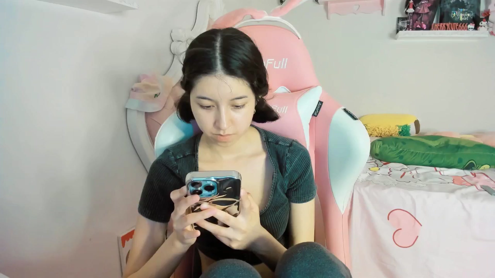Gallery image thumbnail from Cherrycute666's myfreecams stream on, 08/03/2025, 09:43 image 3 of 20