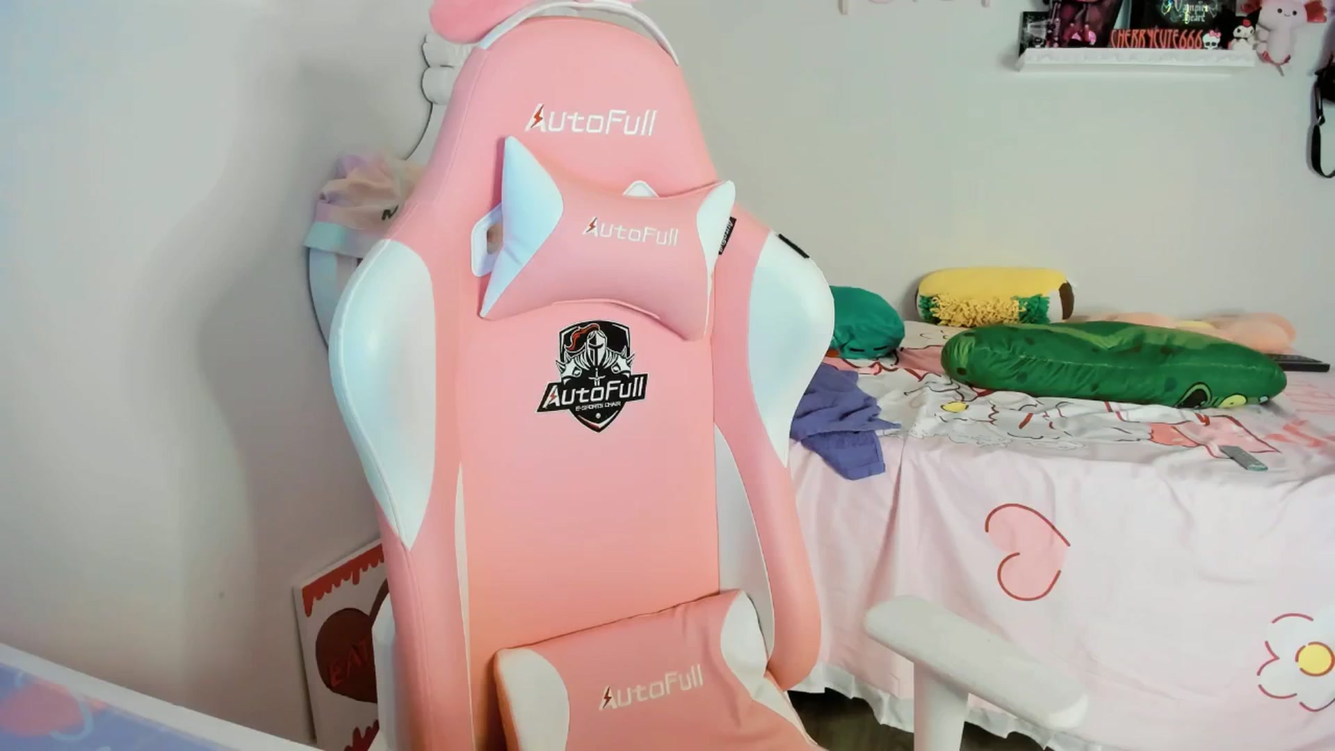 Gallery image thumbnail from Cherrycute666's myfreecams stream on, 08/03/2025, 09:43 image 8 of 20