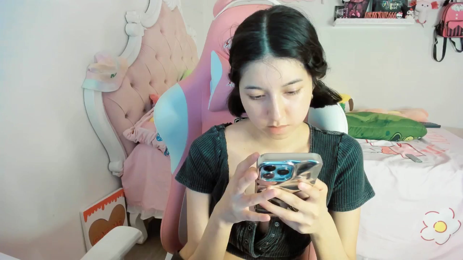 Gallery image thumbnail from Cherrycute666's myfreecams stream on, 08/03/2025, 09:43 image 7 of 20