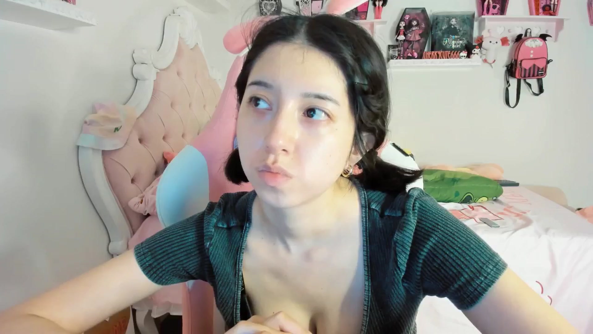 Gallery image thumbnail from Cherrycute666's myfreecams stream on, 08/03/2025, 09:43 image 19 of 20