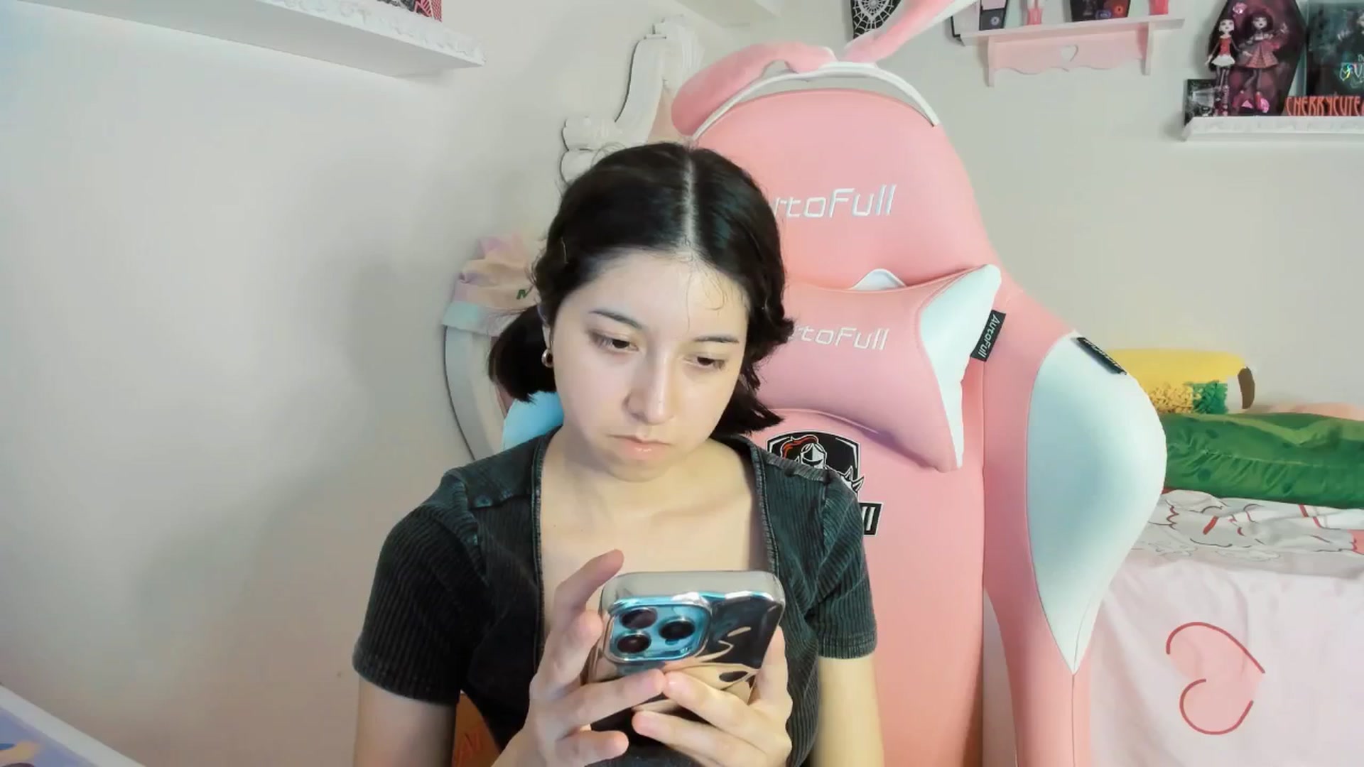 Gallery image thumbnail from Cherrycute666's myfreecams stream on, 08/03/2025, 09:43 image 17 of 20