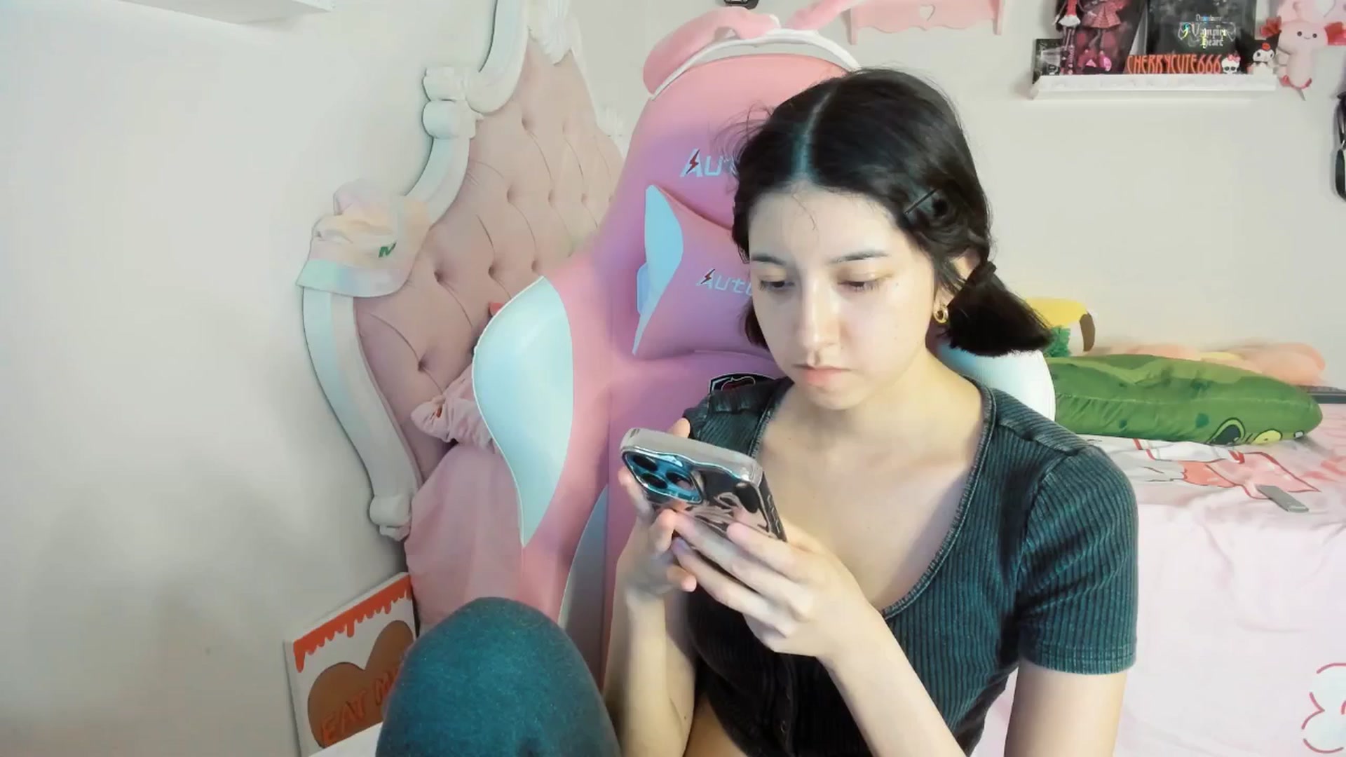 Gallery image thumbnail from Cherrycute666's myfreecams stream on, 08/03/2025, 09:43 image 2 of 20