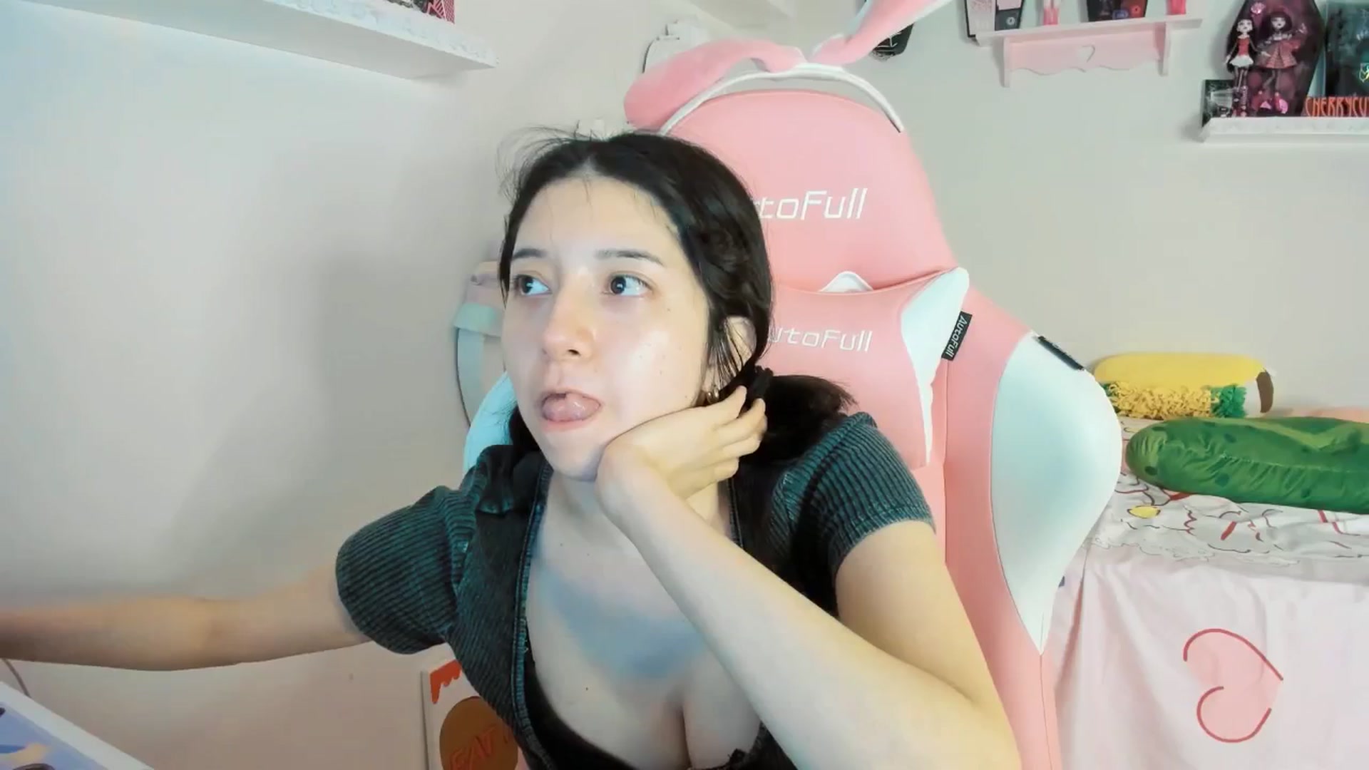 Gallery image thumbnail from Cherrycute666's myfreecams stream on, 08/03/2025, 09:43 image 16 of 20