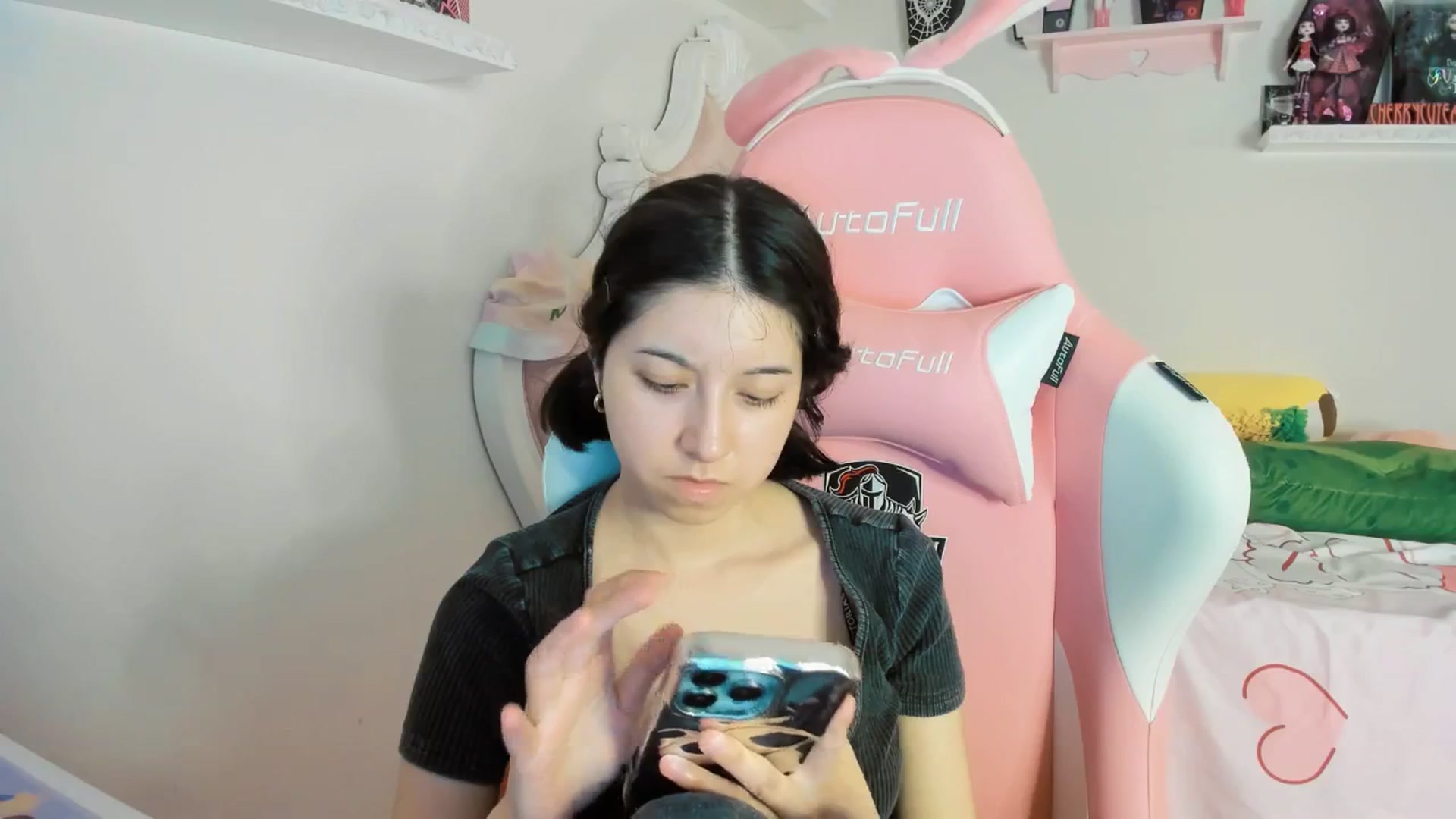 Gallery image thumbnail from Cherrycute666's myfreecams stream on, 08/03/2025, 09:43 image 18 of 20