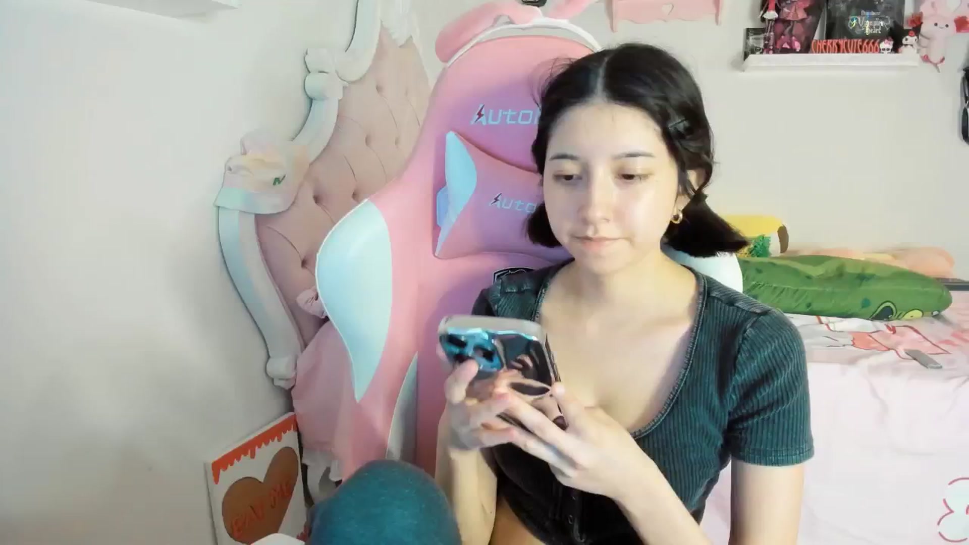 Gallery image thumbnail from Cherrycute666's myfreecams stream on, 08/03/2025, 09:43 image 1 of 20