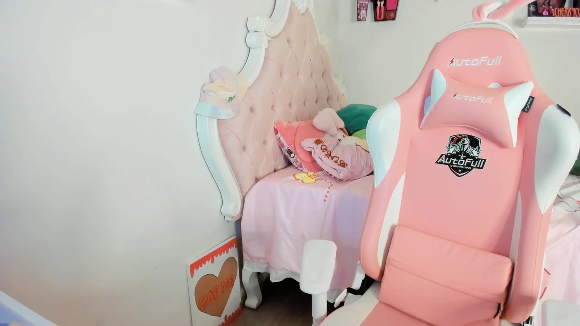 Gallery image thumbnail from Cherrycute666's myfreecams stream on, 08/04/2025, 07:32 image 18 of 20