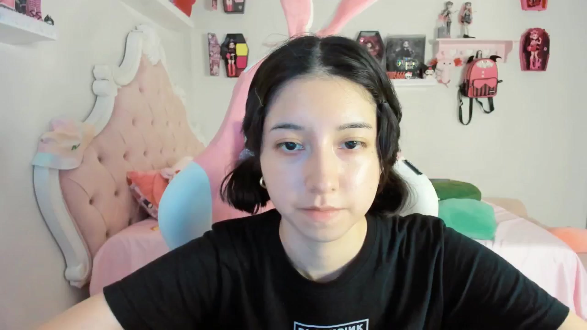 Gallery image thumbnail from Cherrycute666's myfreecams stream on, 08/04/2025, 07:32 image 5 of 20