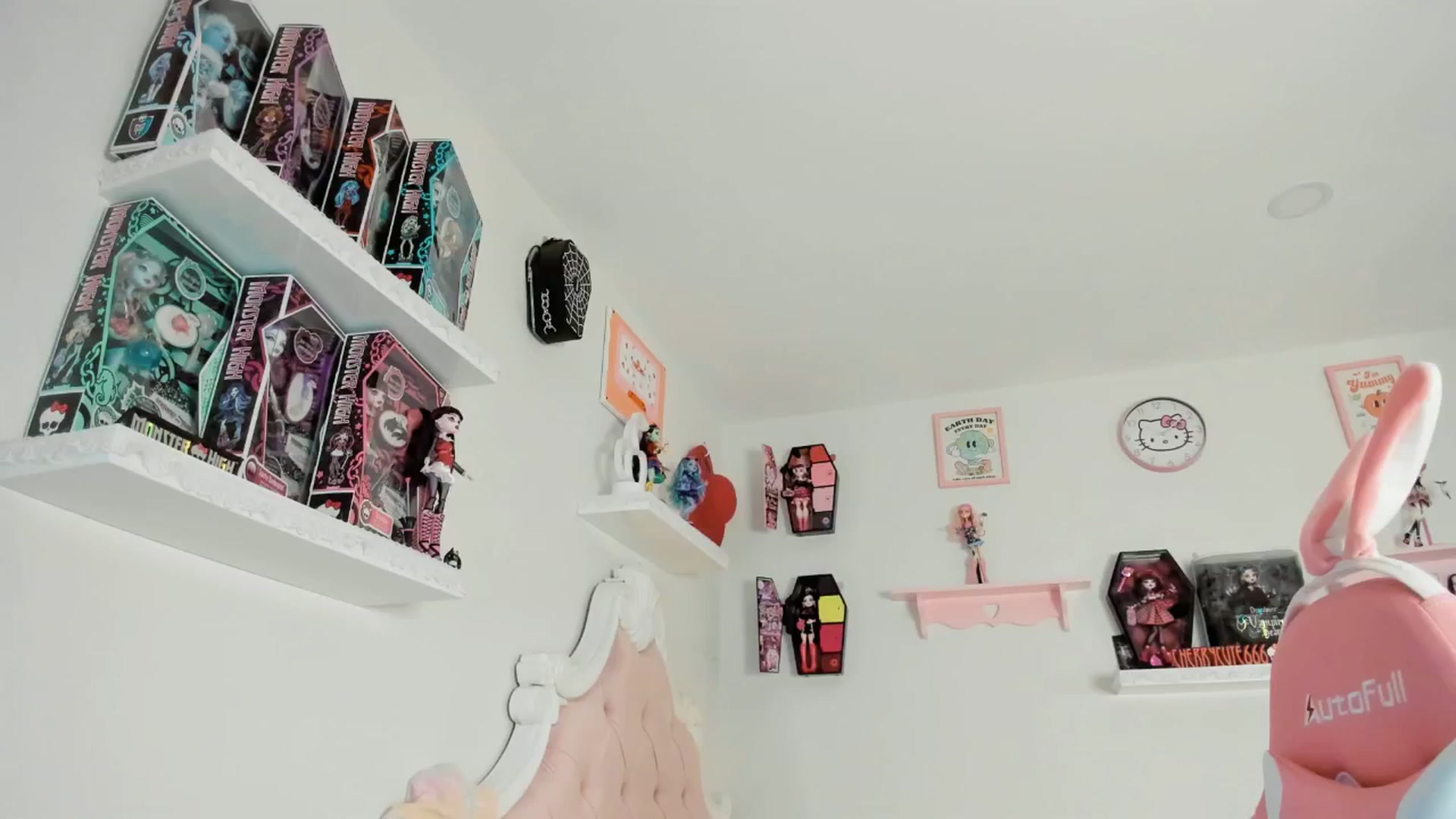 Gallery image thumbnail from Cherrycute666's myfreecams stream on, 08/04/2025, 07:32 image 2 of 20