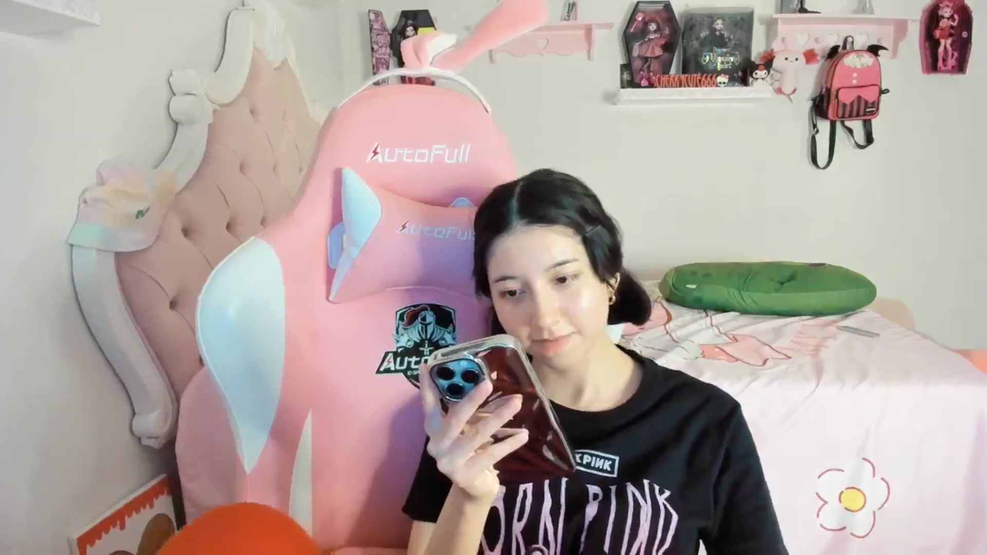 Gallery image thumbnail from Cherrycute666's myfreecams stream on, 08/04/2025, 07:32 image 17 of 20