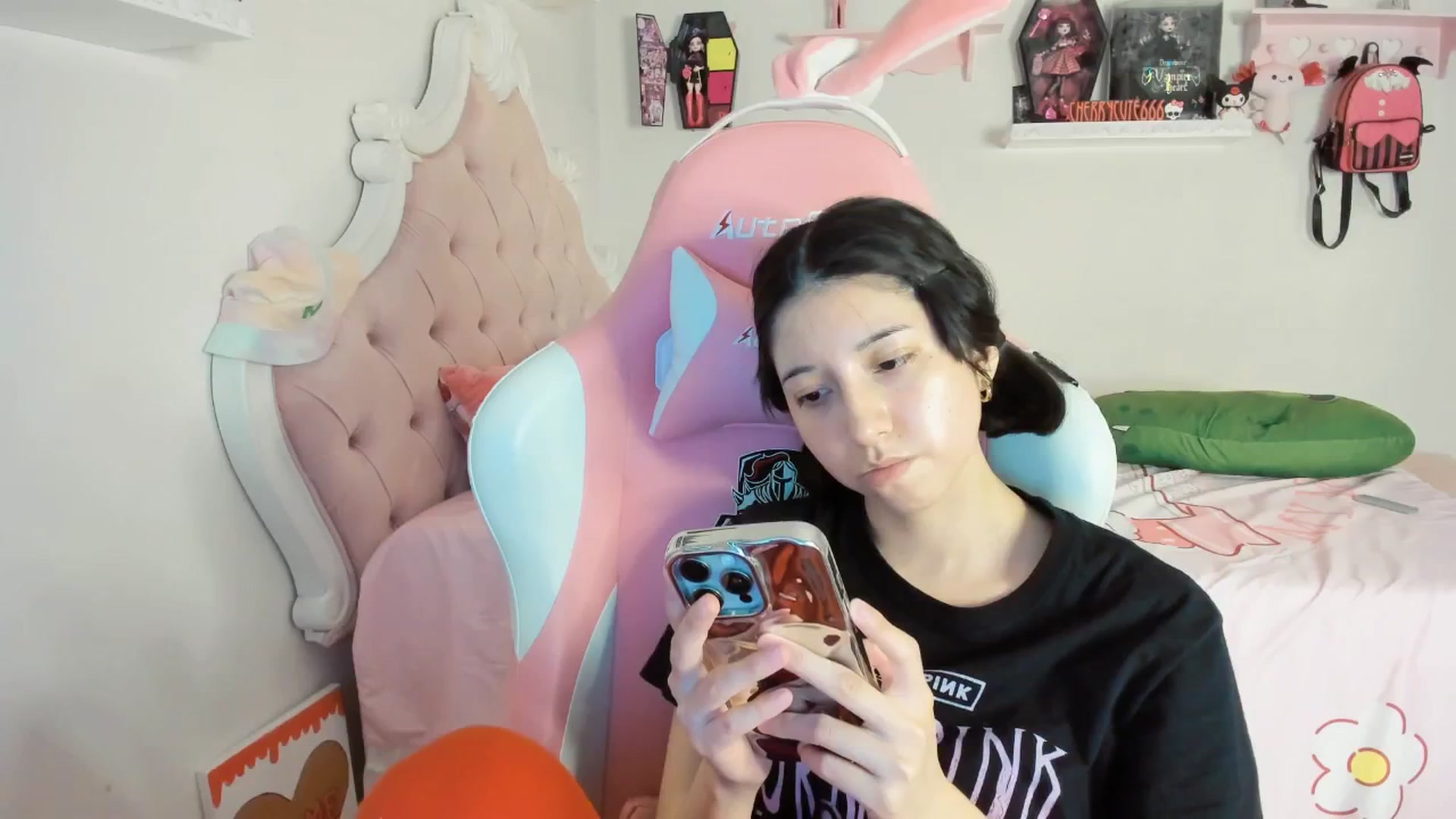 Gallery image thumbnail from Cherrycute666's myfreecams stream on, 08/04/2025, 07:32 image 16 of 20