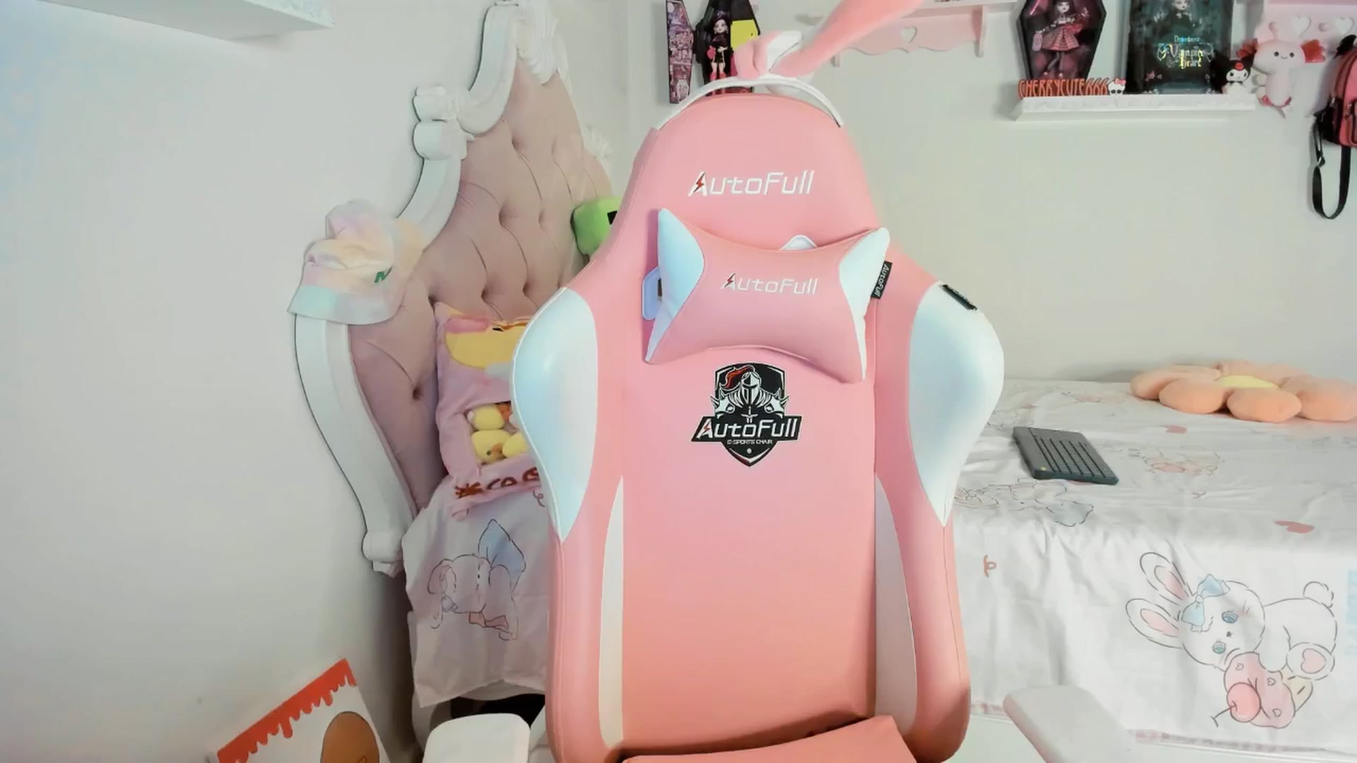 Gallery image thumbnail from Cherrycute666's myfreecams stream on, 08/06/2025, 05:56 image 5 of 20