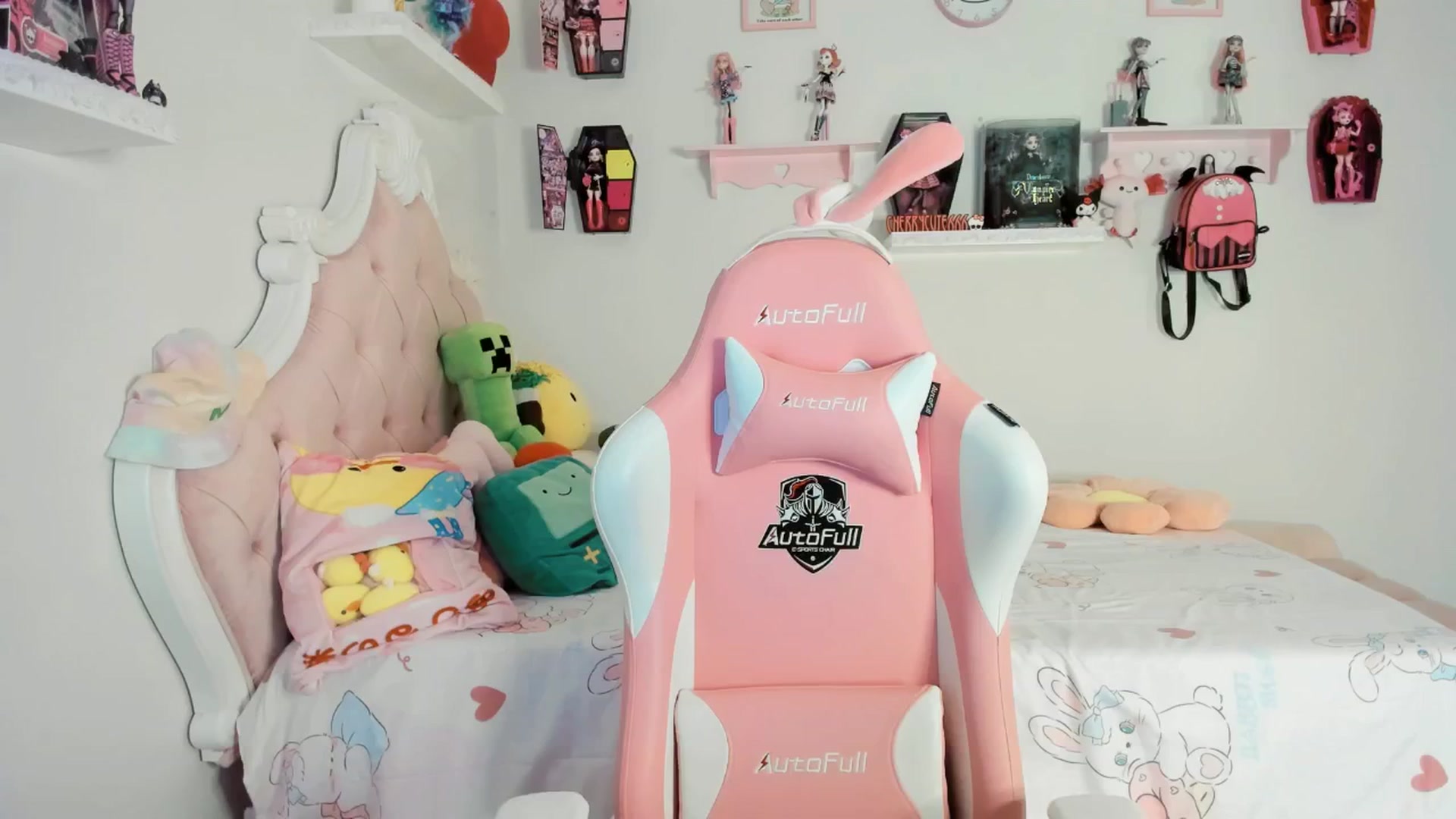 Gallery image thumbnail from Cherrycute666's myfreecams stream on, 08/06/2025, 05:56 image 6 of 20