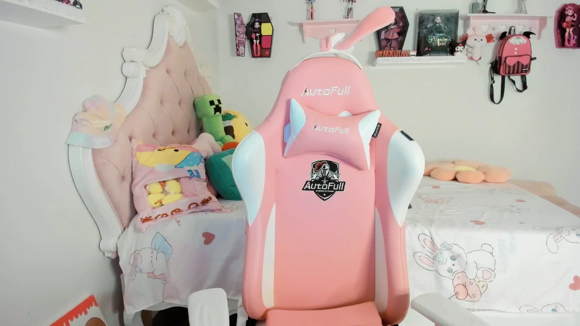 Gallery image thumbnail from Cherrycute666's myfreecams stream on, 08/06/2025, 05:56 image 17 of 20