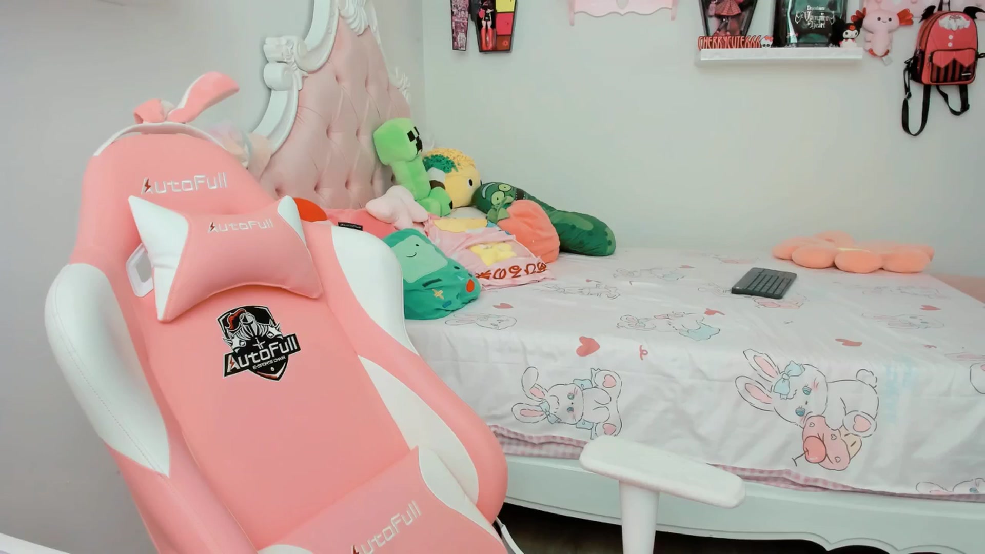 Gallery image thumbnail from Cherrycute666's myfreecams stream on, 08/07/2025, 20:26 image 20 of 20